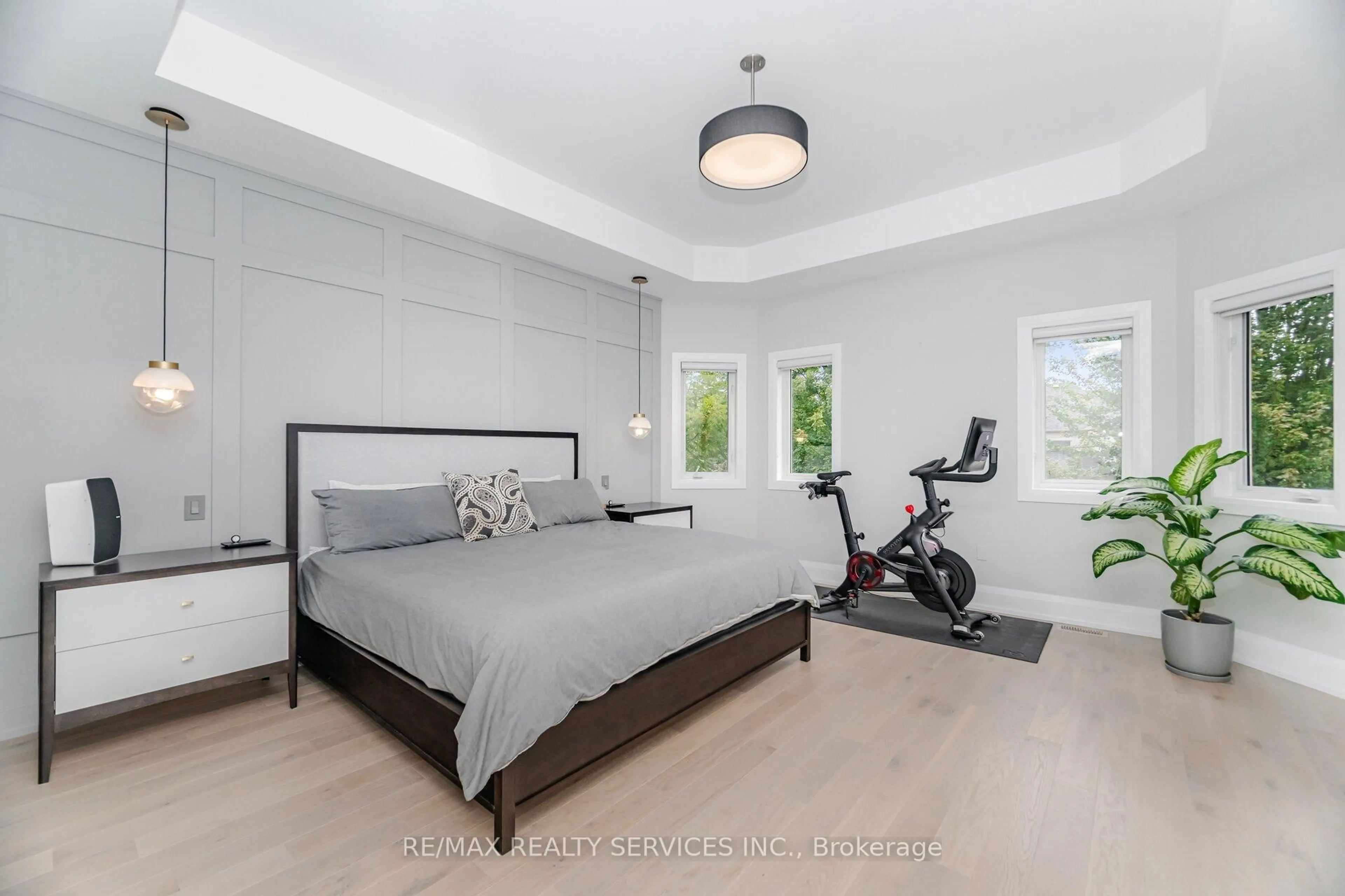 Bedroom with bed, wood/laminate floor for 17 Edmonton St, Brampton Ontario L6Y 5L2