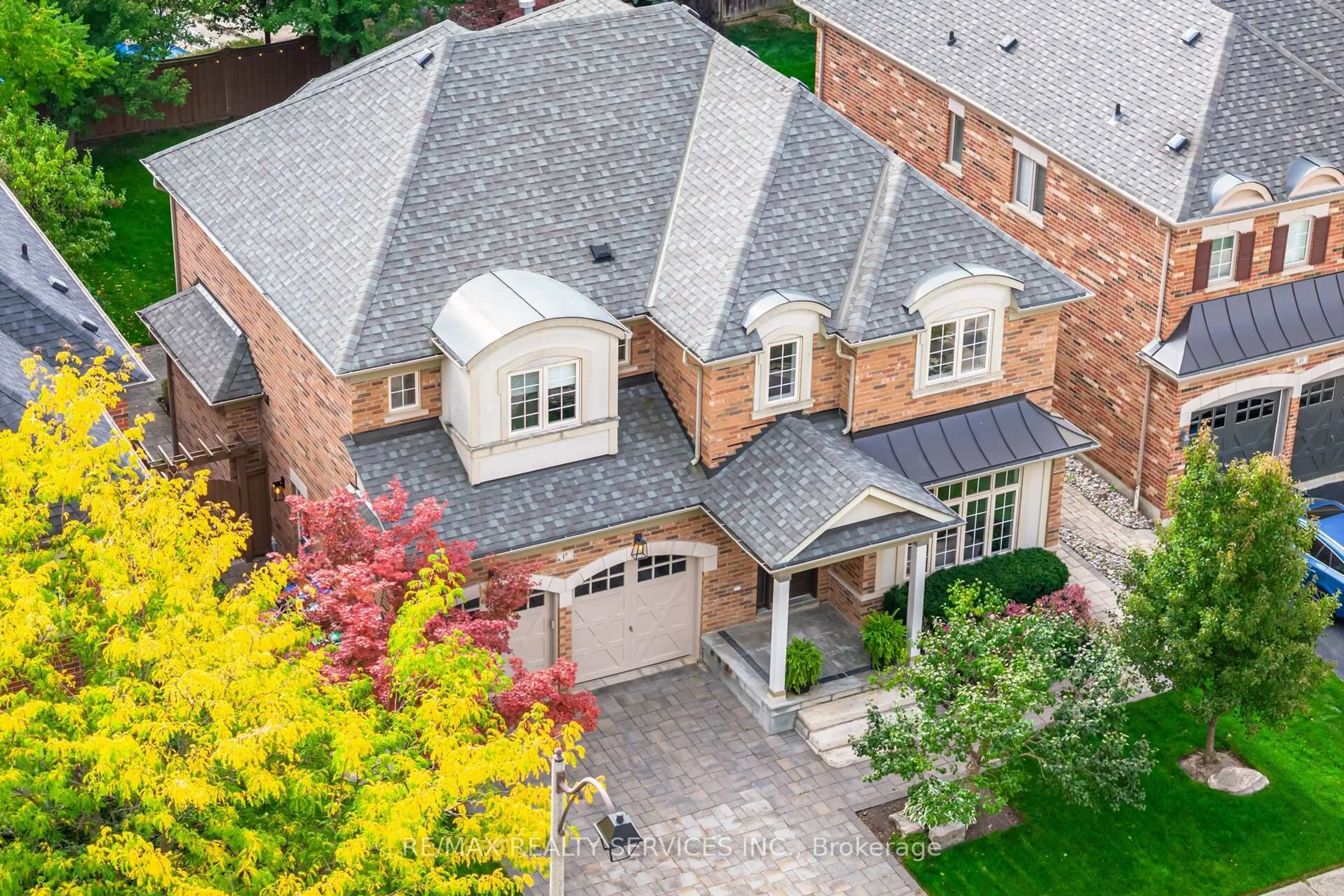 A pic from outside/outdoor area/front of a property/back of a property/a pic from drone, street for 17 Edmonton St, Brampton Ontario L6Y 5L2