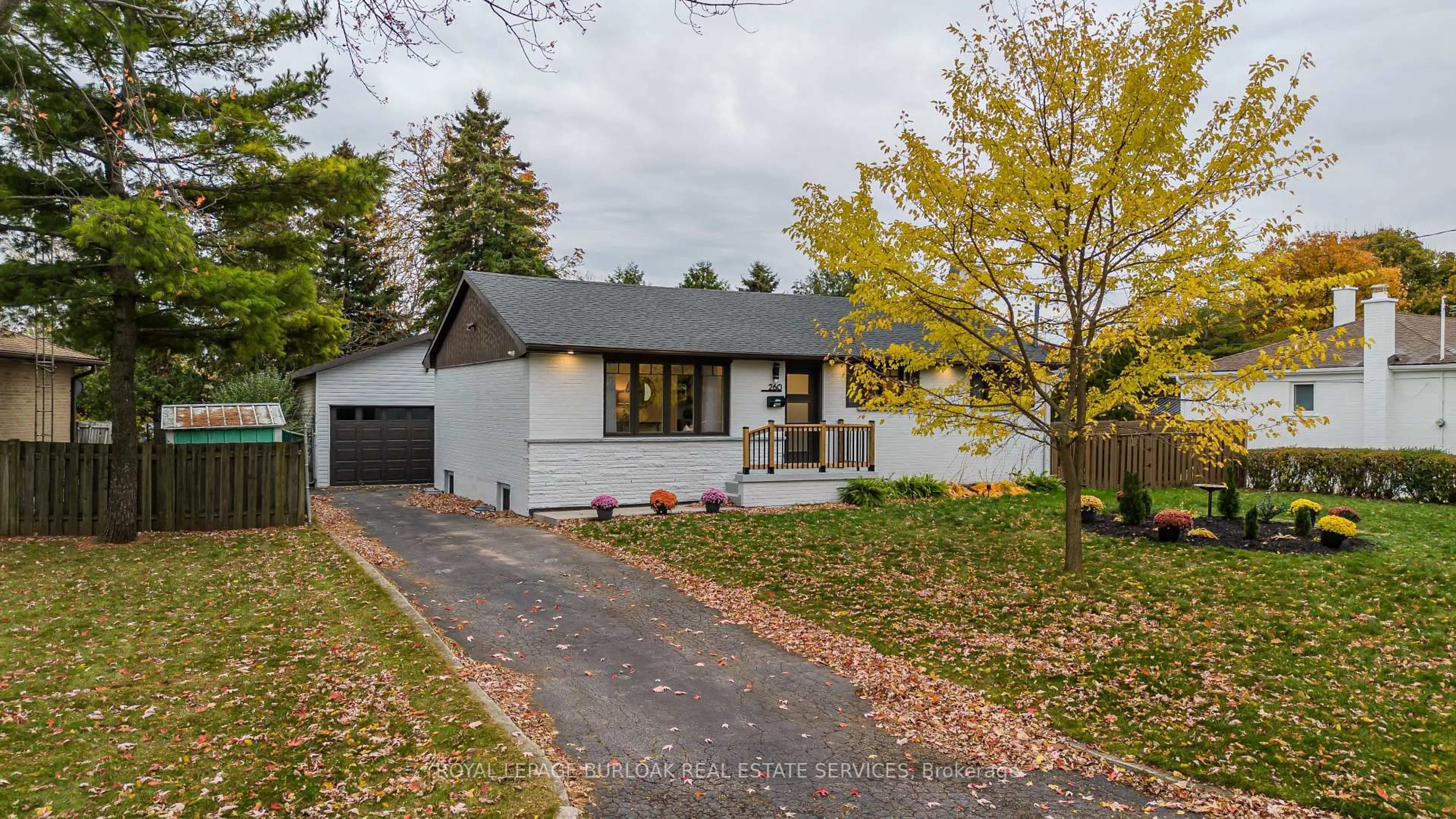 Home with vinyl exterior material, street for 260 Foxbar Rd, Burlington Ontario L7L 3A3