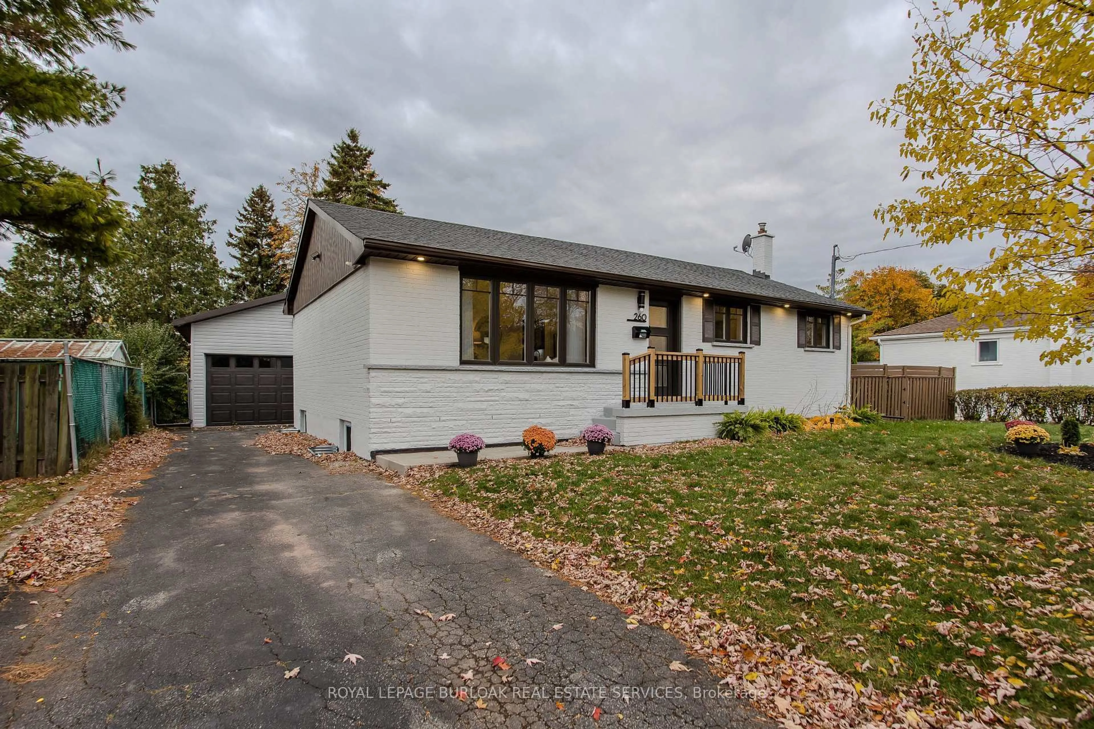 Home with brick exterior material, street for 260 Foxbar Rd, Burlington Ontario L7L 3A3