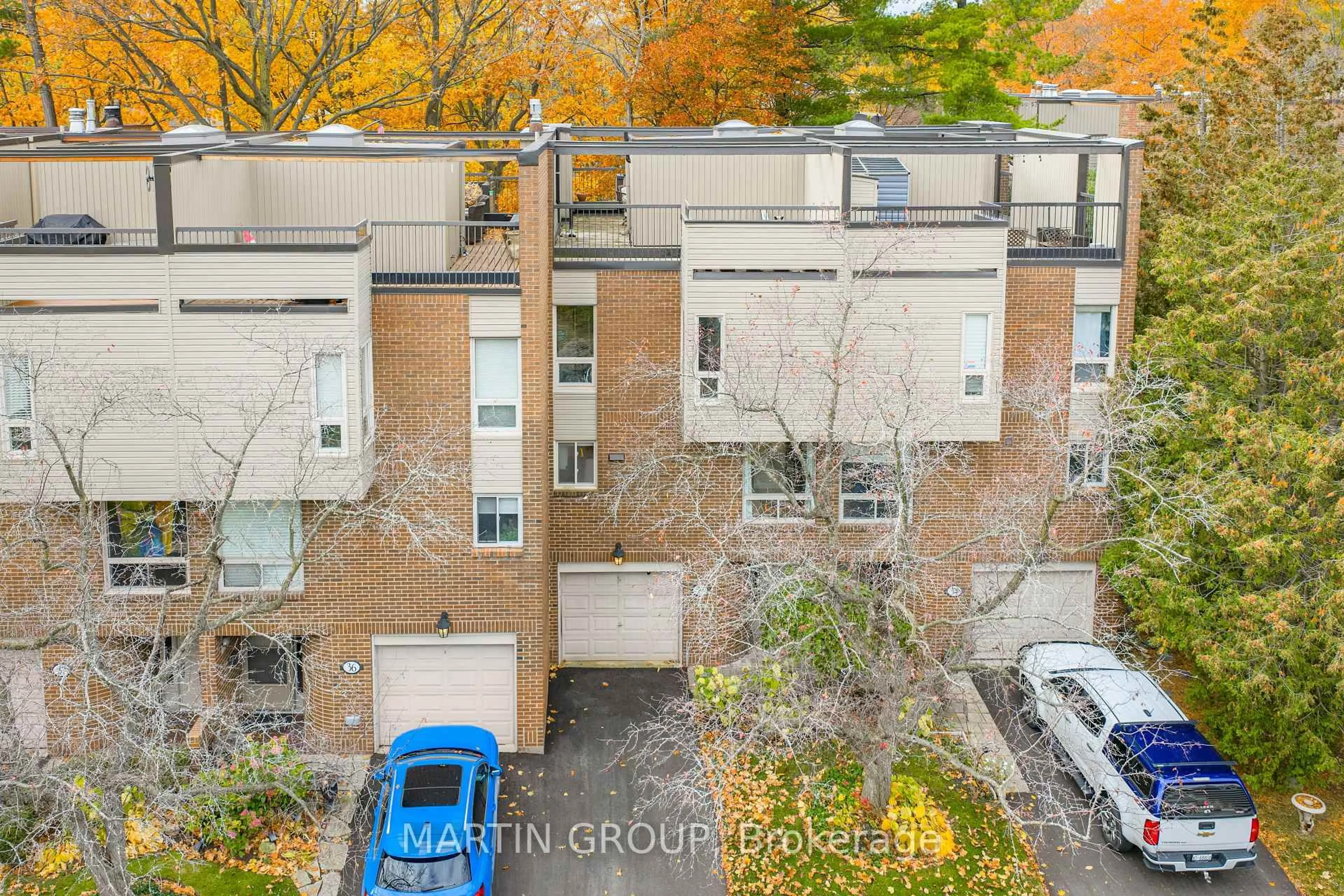 A pic from outside/outdoor area/front of a property/back of a property/a pic from drone, unknown for 1250 Marlborough Crt #35, Oakville Ontario L6H 2W7