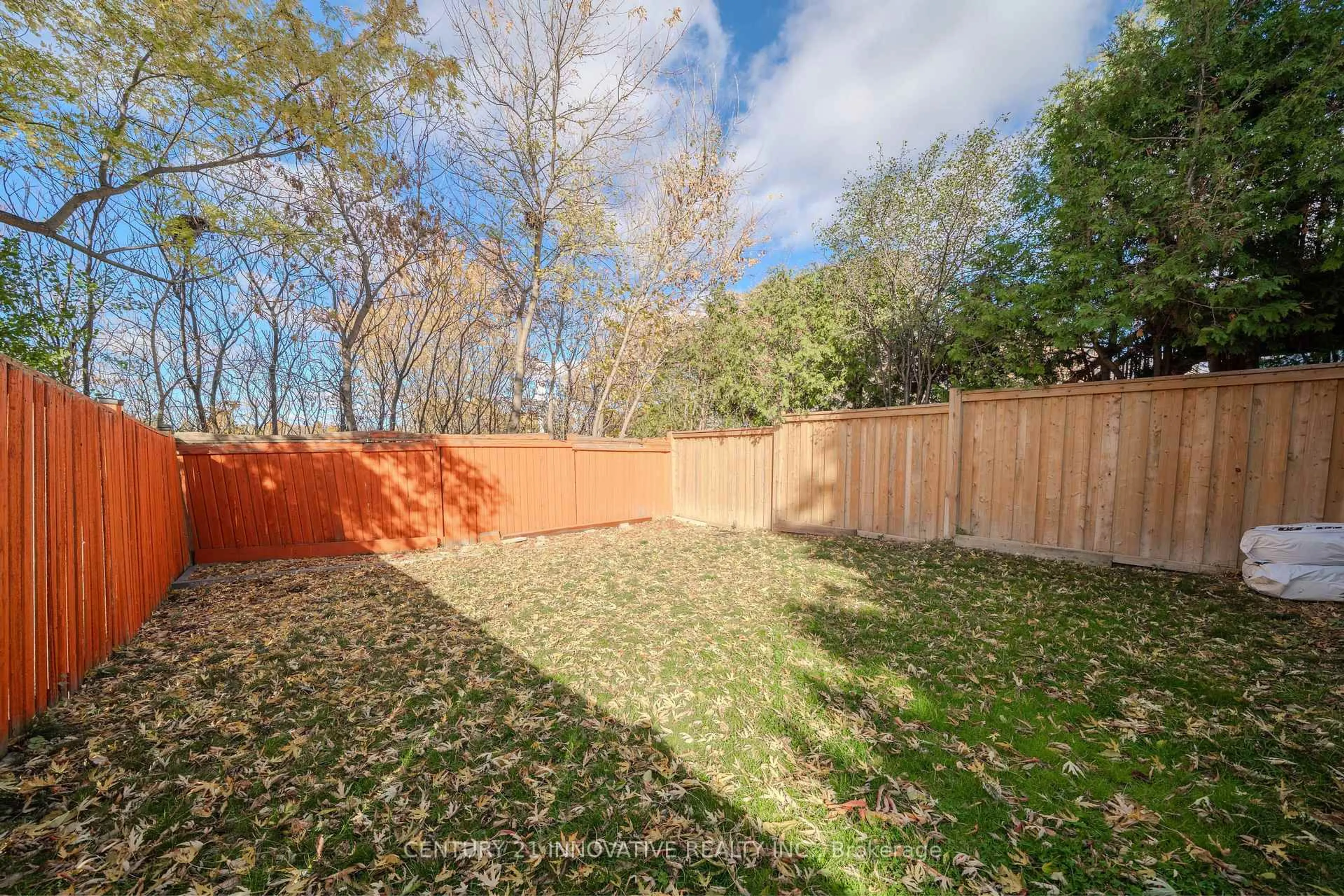 Patio, forest/trees view for 122 Cutters Cres, Brampton Ontario L6Y 4J8