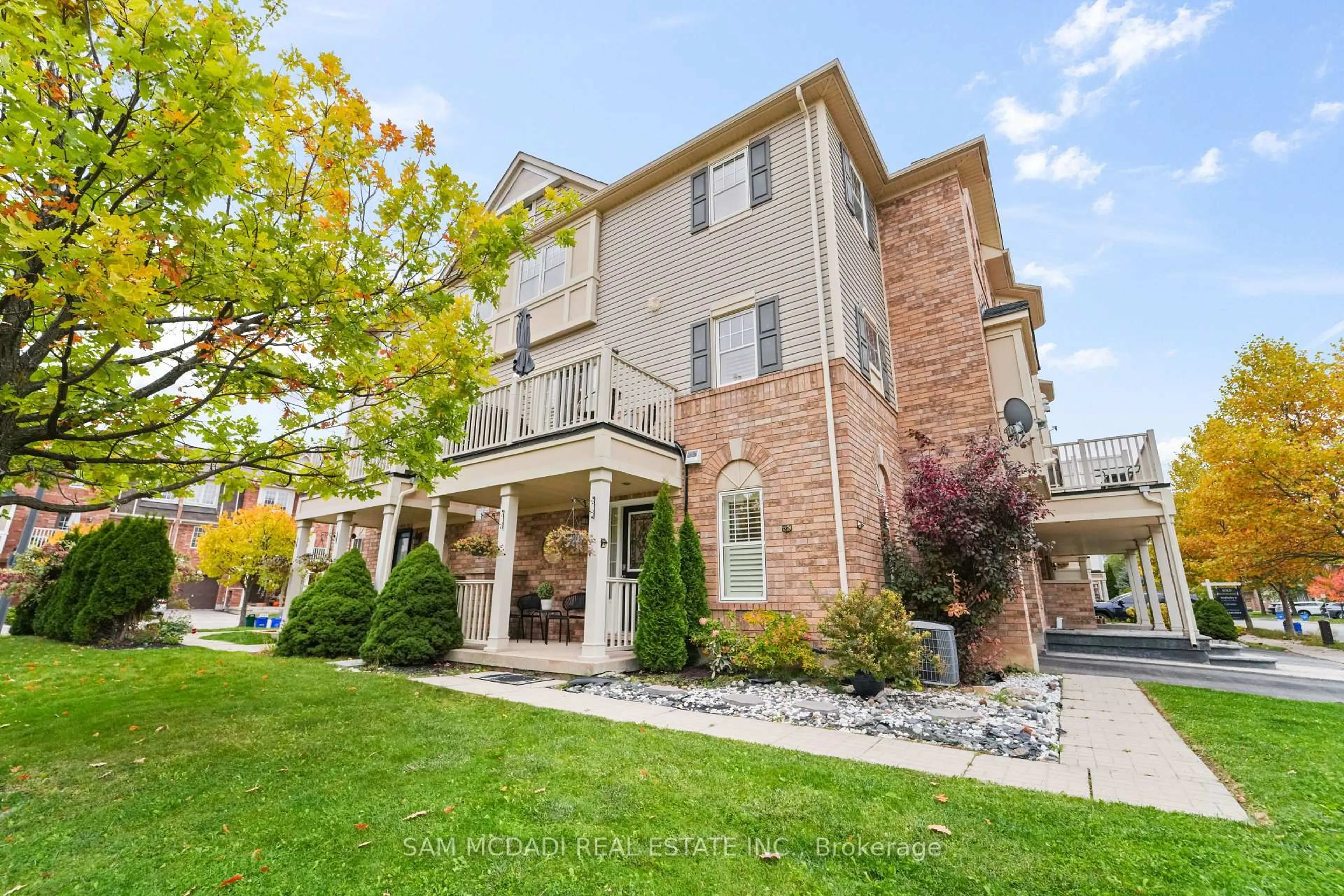 Home with brick exterior material, building for 917 Burrows Gate, Milton Ontario L9T 0K7