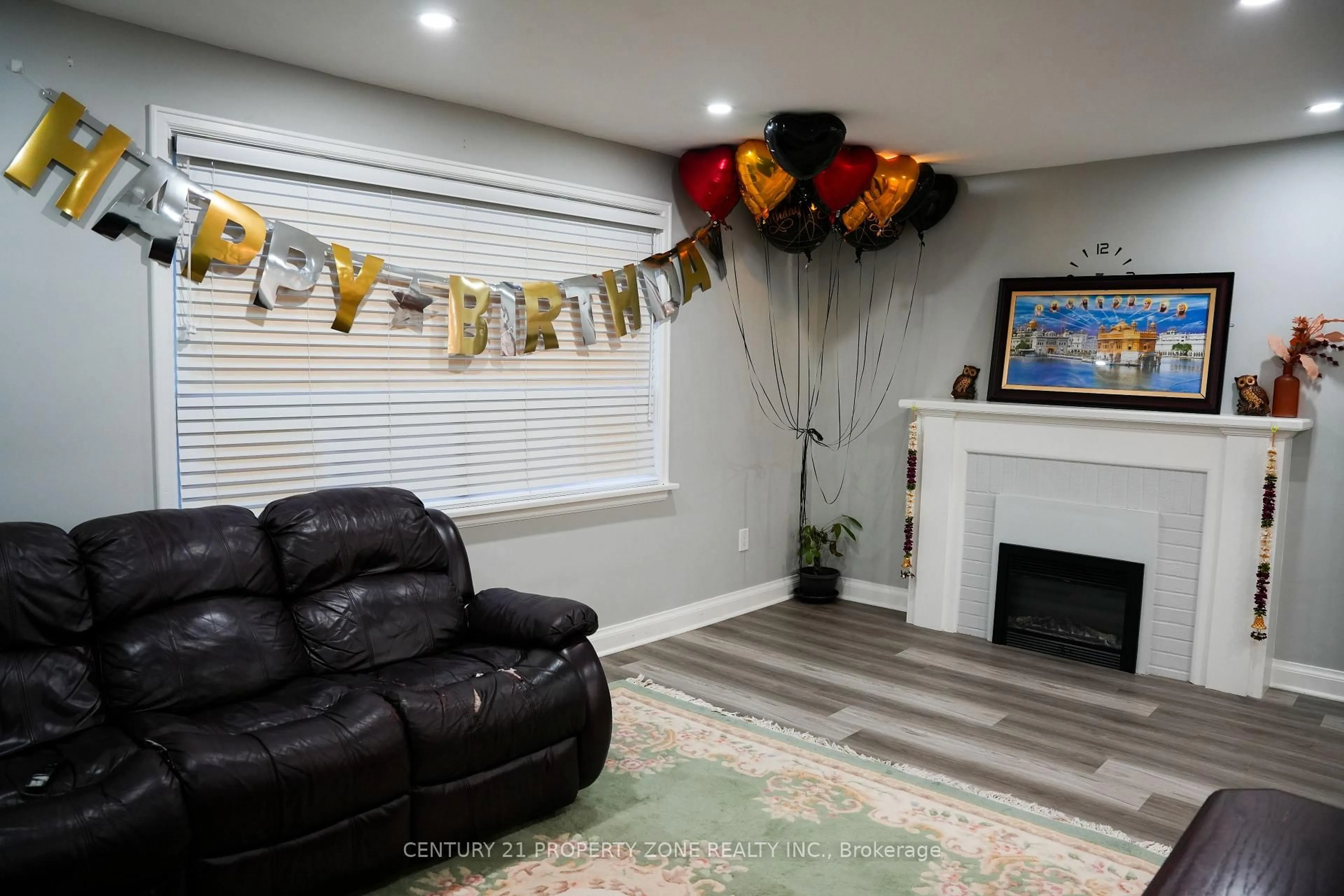 Living room with furniture, wood/laminate floor for 116 Elliot St, Brampton Ontario L6Y 1W4