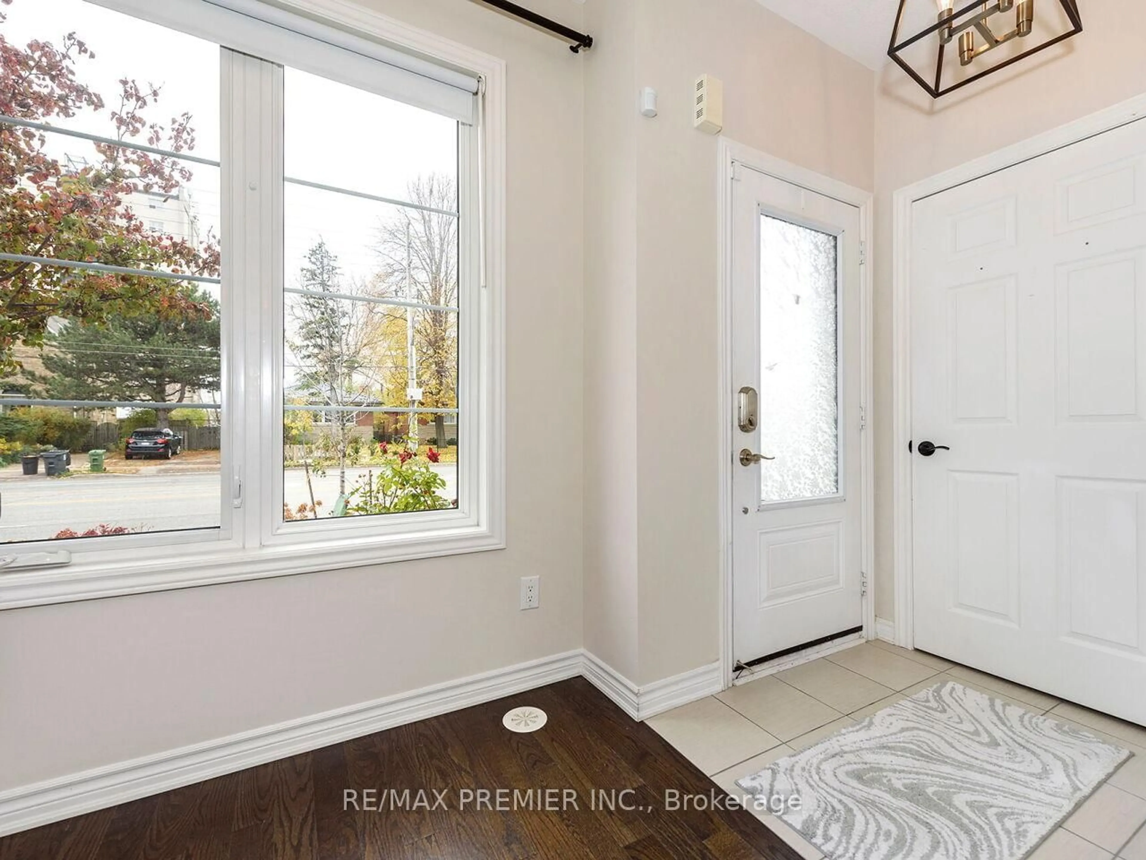 Indoor entryway for 636 Evans Ave #5, Toronto Ontario M8W 2W6