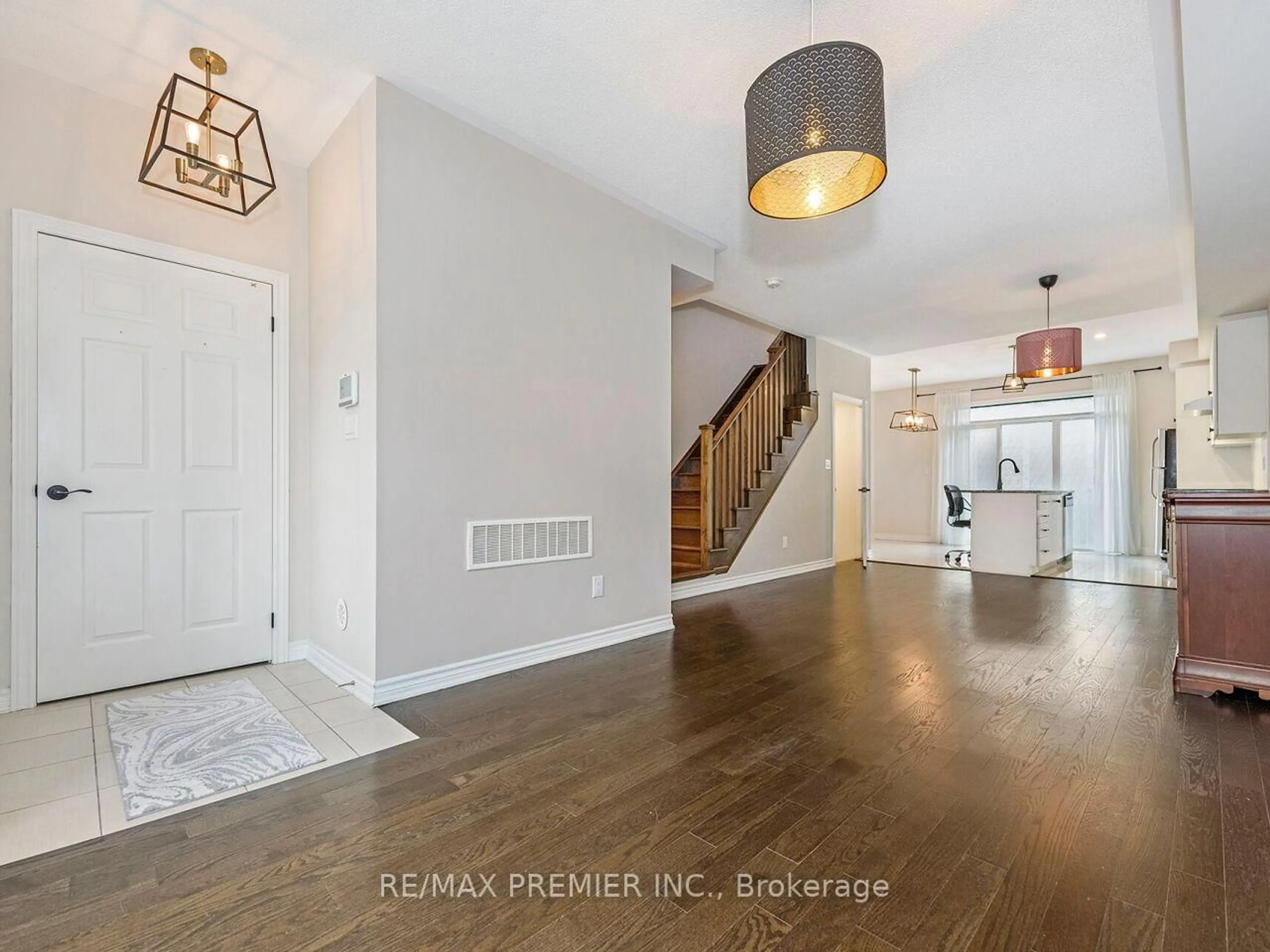 Indoor entryway for 636 Evans Ave #5, Toronto Ontario M8W 2W6