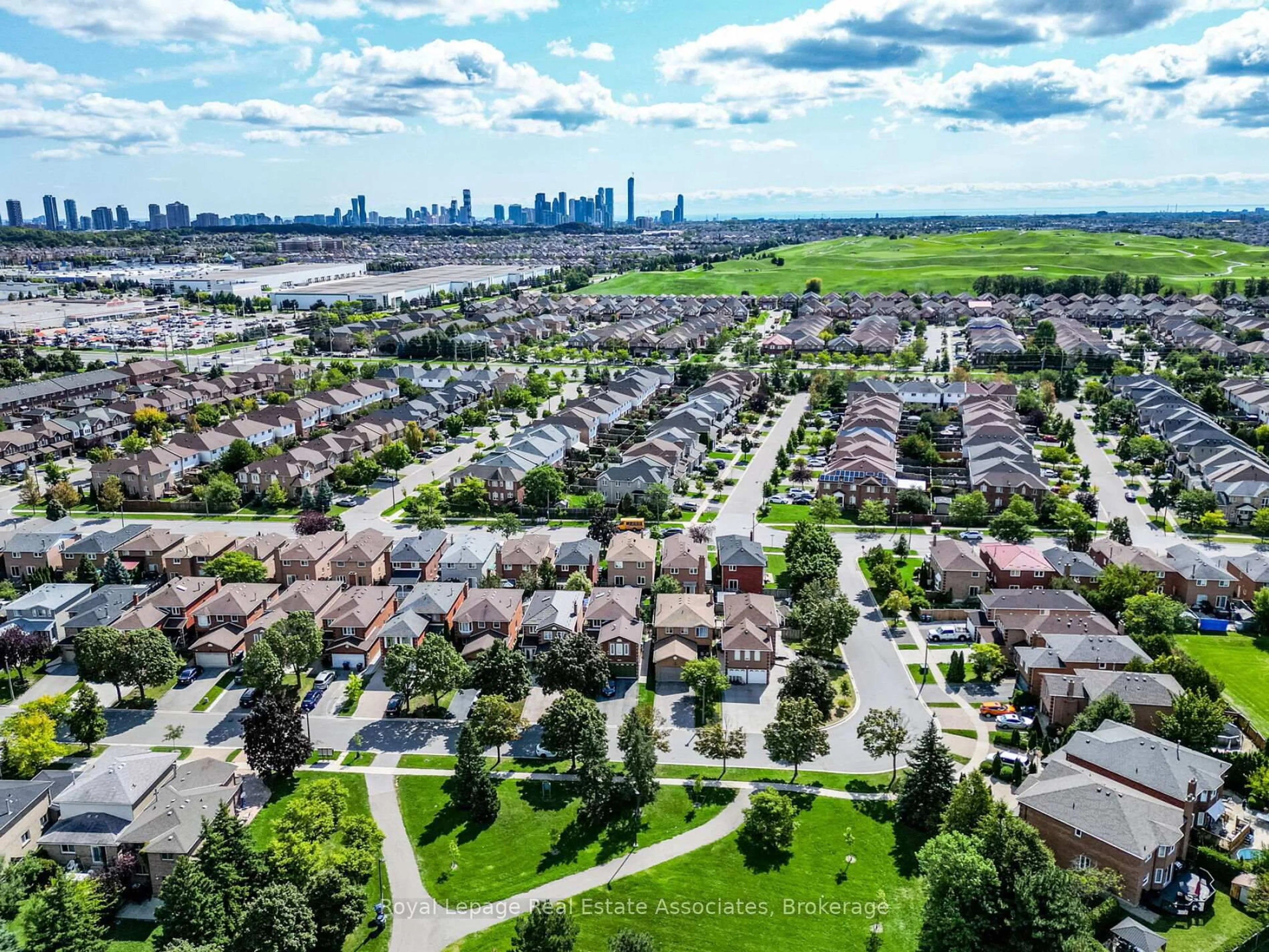 A pic from outside/outdoor area/front of a property/back of a property/a pic from drone, street for 6033 Duford Dr, Mississauga Ontario L5V 1A8