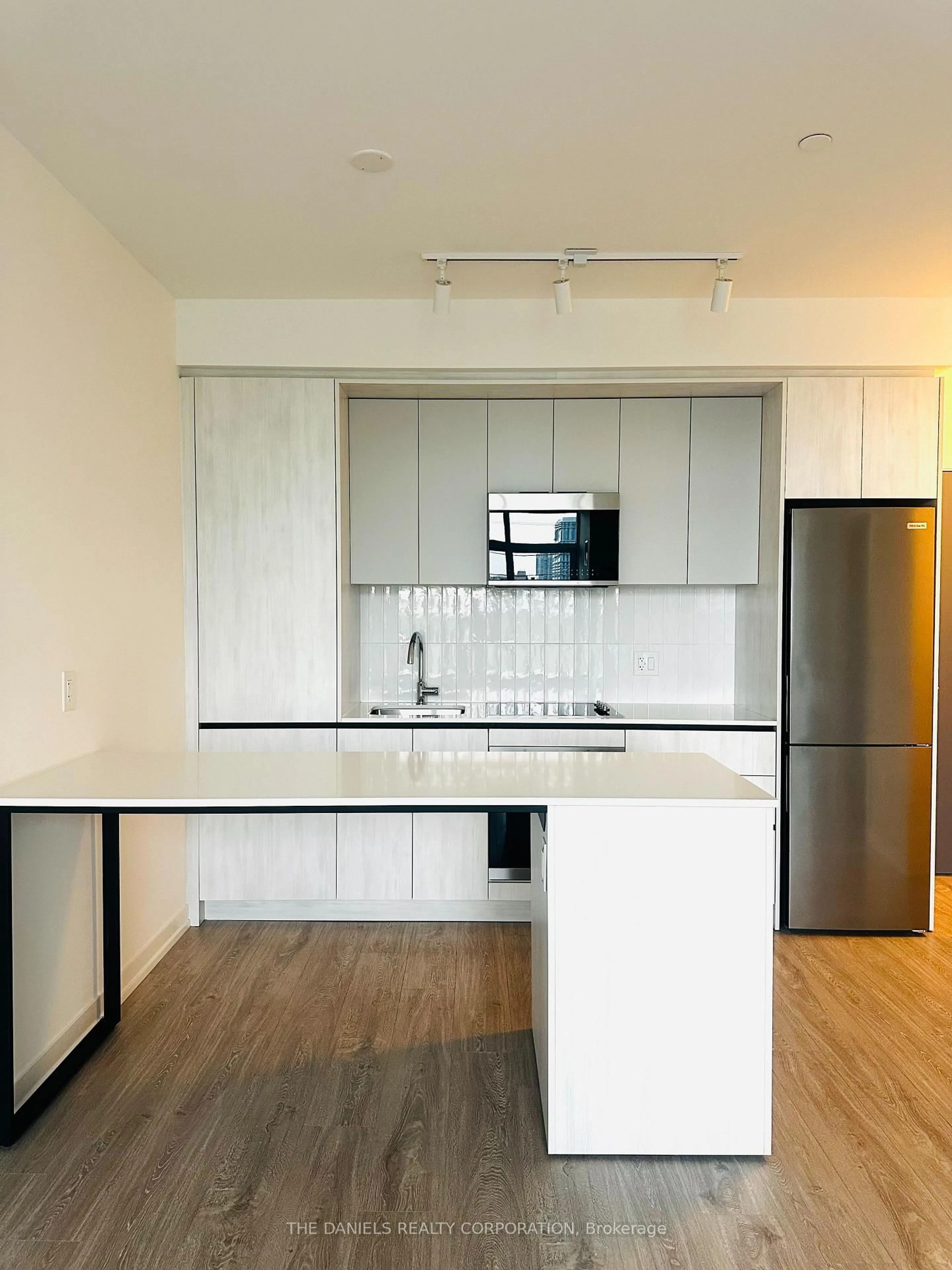 Standard kitchen, unknown for 2485 Eglinton Ave #418, Mississauga Ontario L5M 2T1
