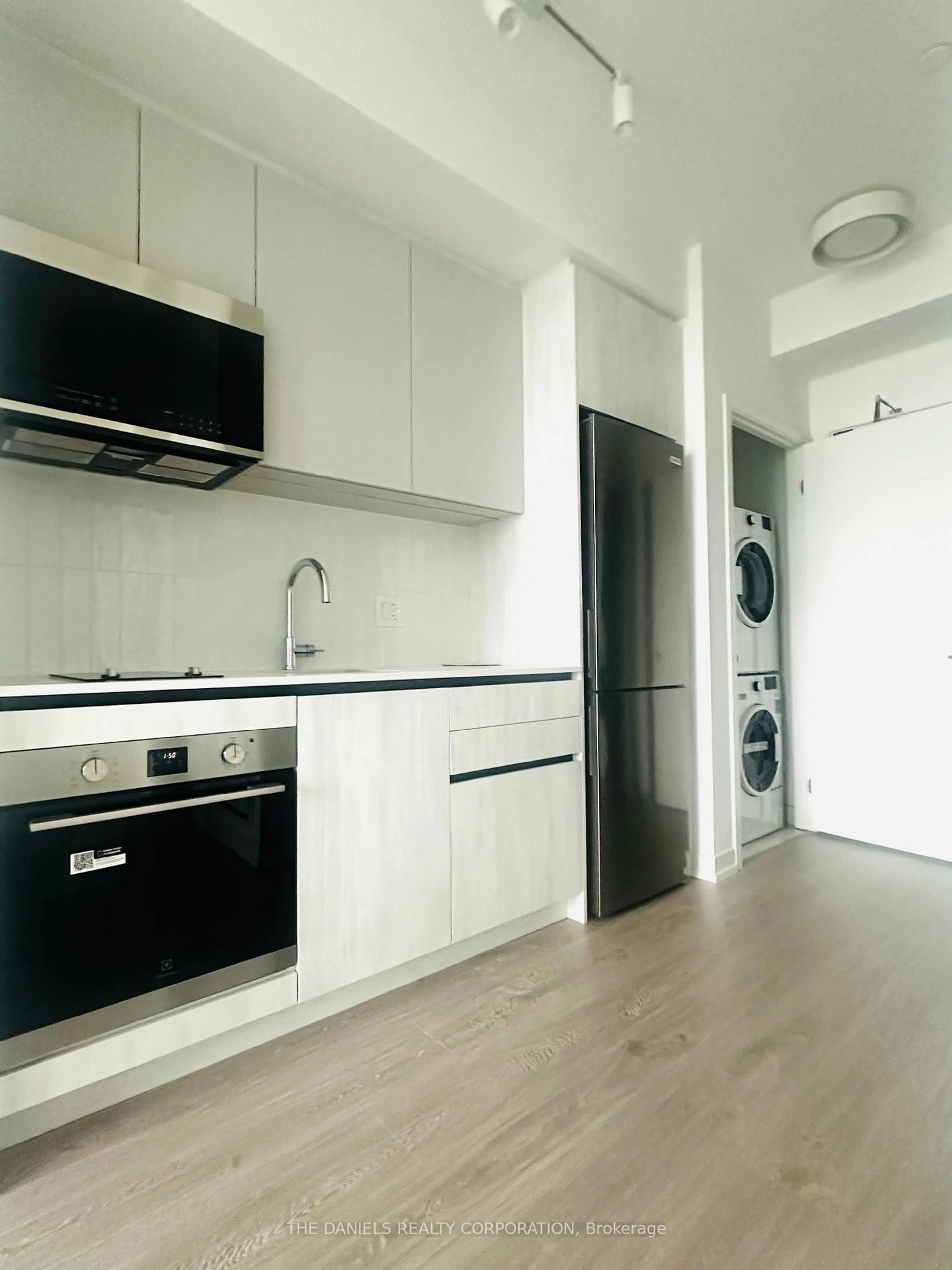 Standard kitchen, unknown for 2485 Eglinton Ave #1502, Mississauga Ontario L5M 2T1