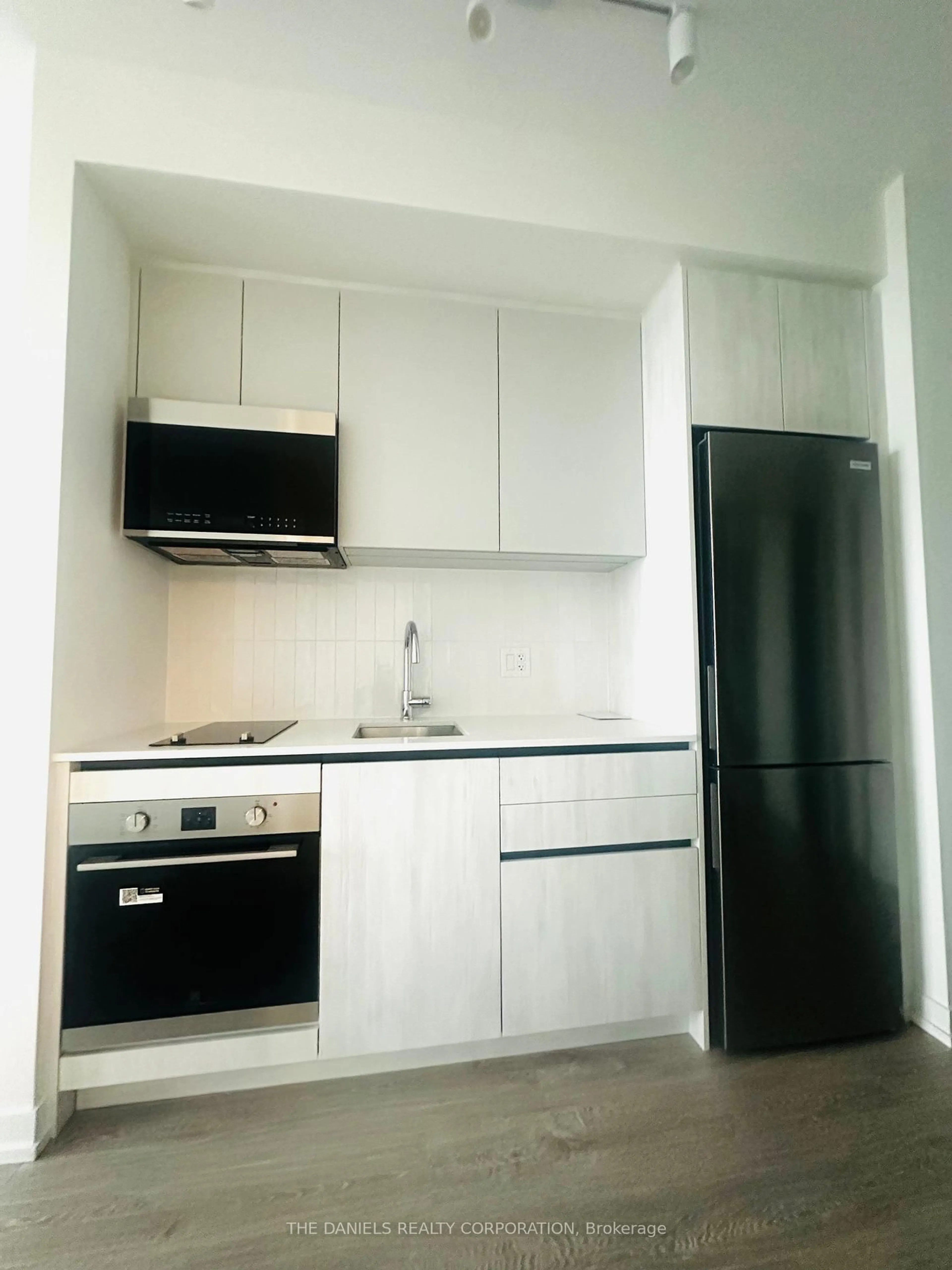 Standard kitchen, unknown for 2485 Eglinton Ave #1502, Mississauga Ontario L5M 2T1