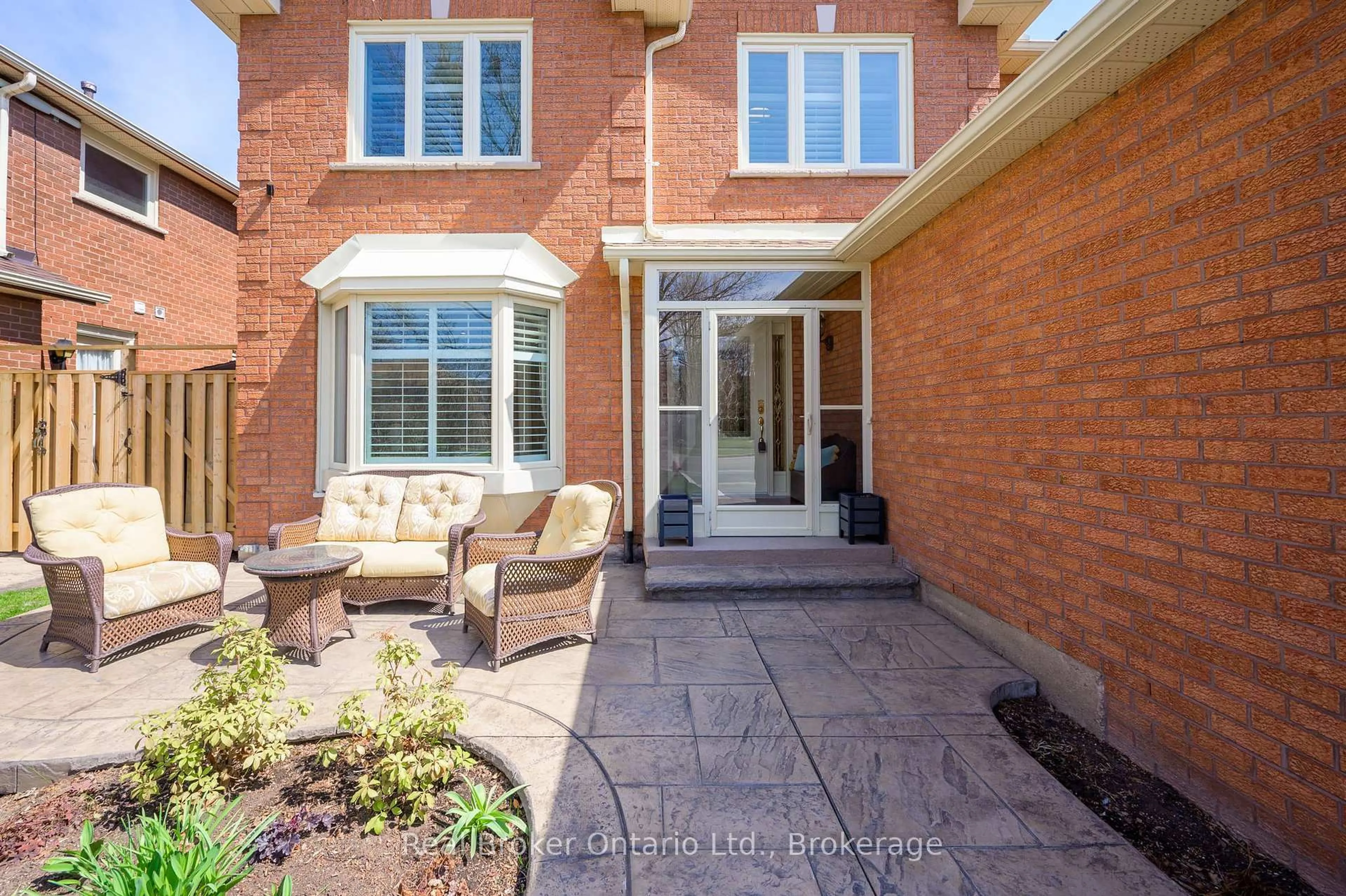 Home with brick exterior material, street for 2015 Grosvenor St, Oakville Ontario L6H 5A2