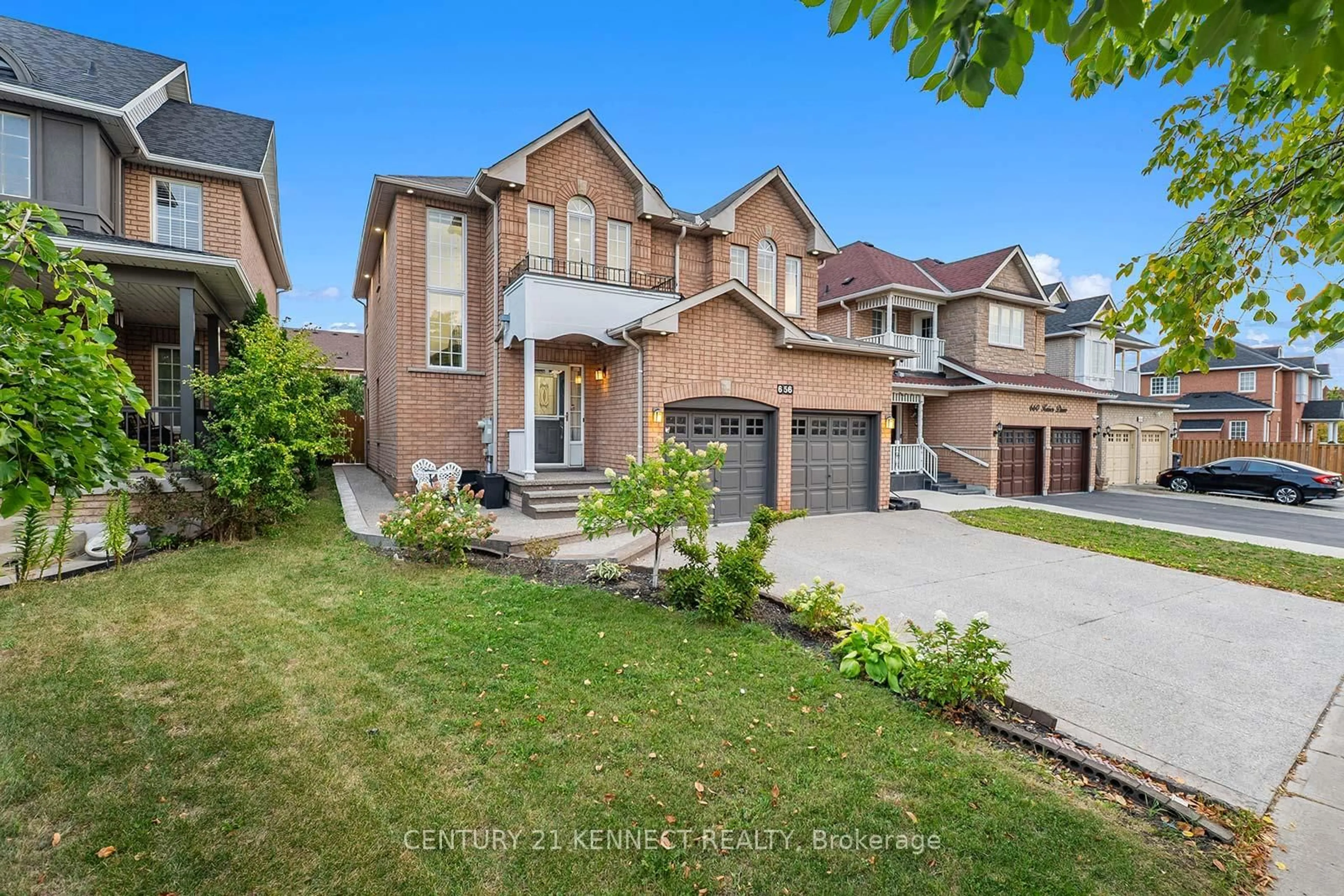 Home with brick exterior material, street for 656 Kaiser Dr, Mississauga Ontario L5W 1T6