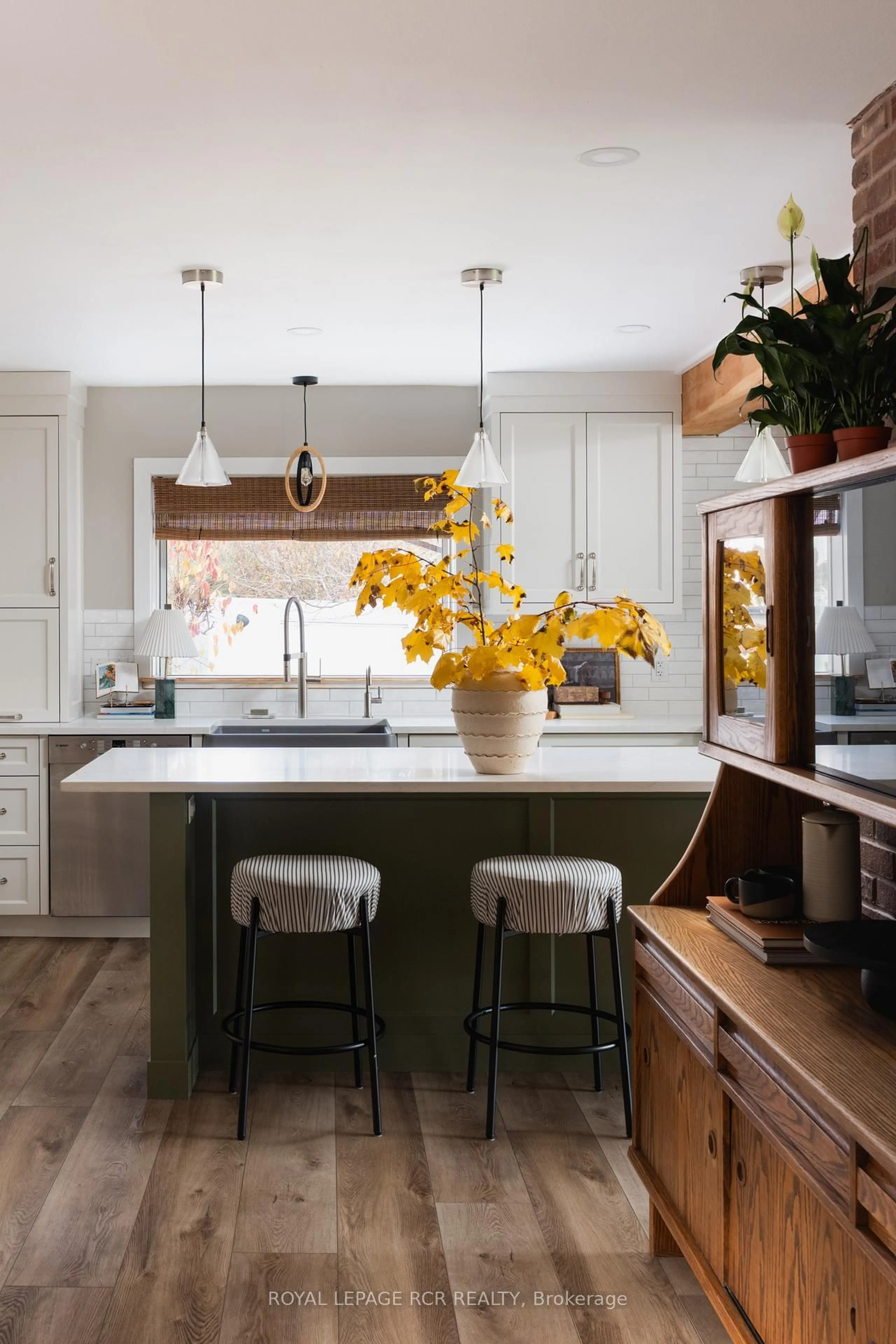 Contemporary kitchen, wood/laminate floor for 16357 Mountainview Rd, Caledon Ontario L7C 2V7