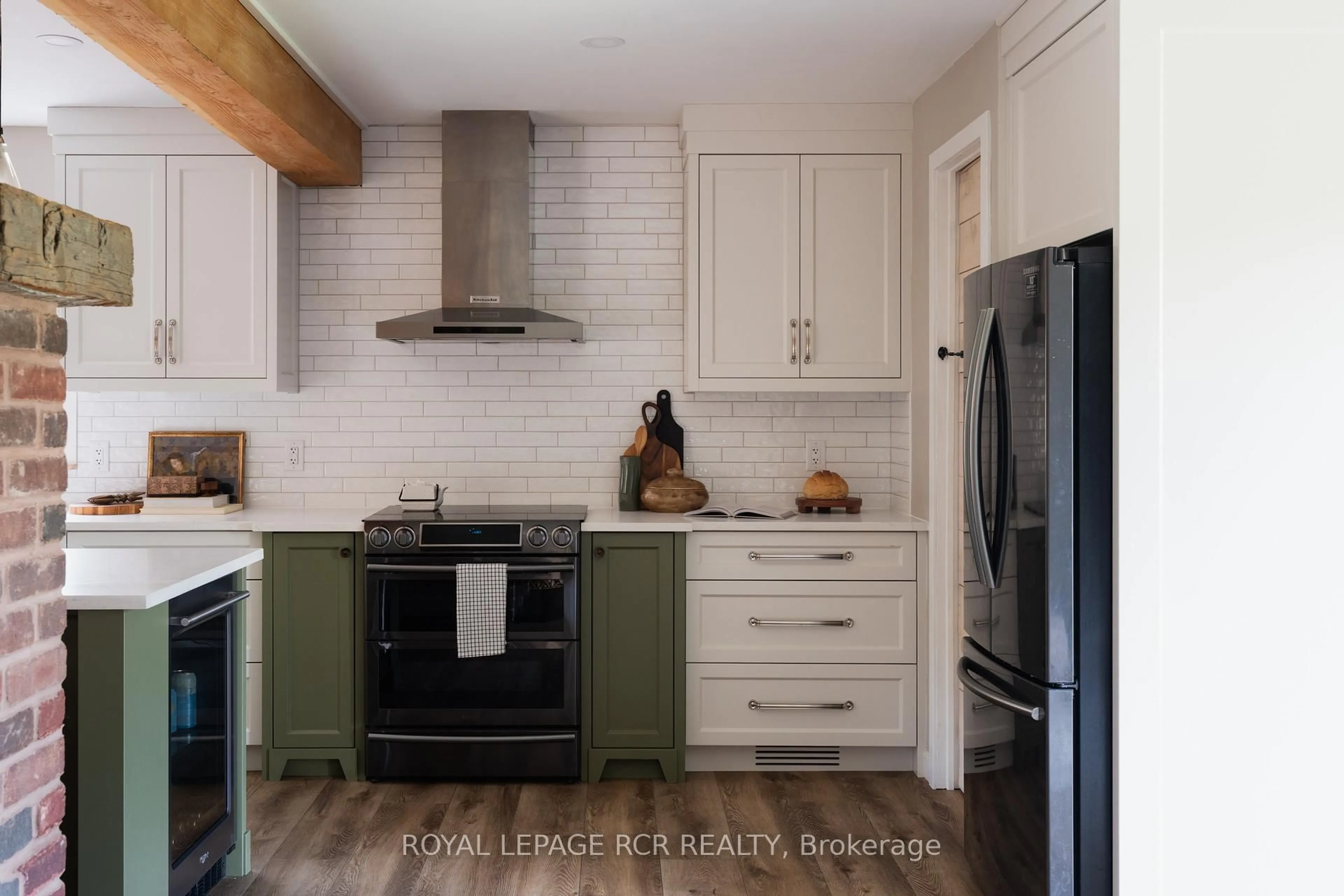 Open concept kitchen, unknown for 16357 Mountainview Rd, Caledon Ontario L7C 2V7