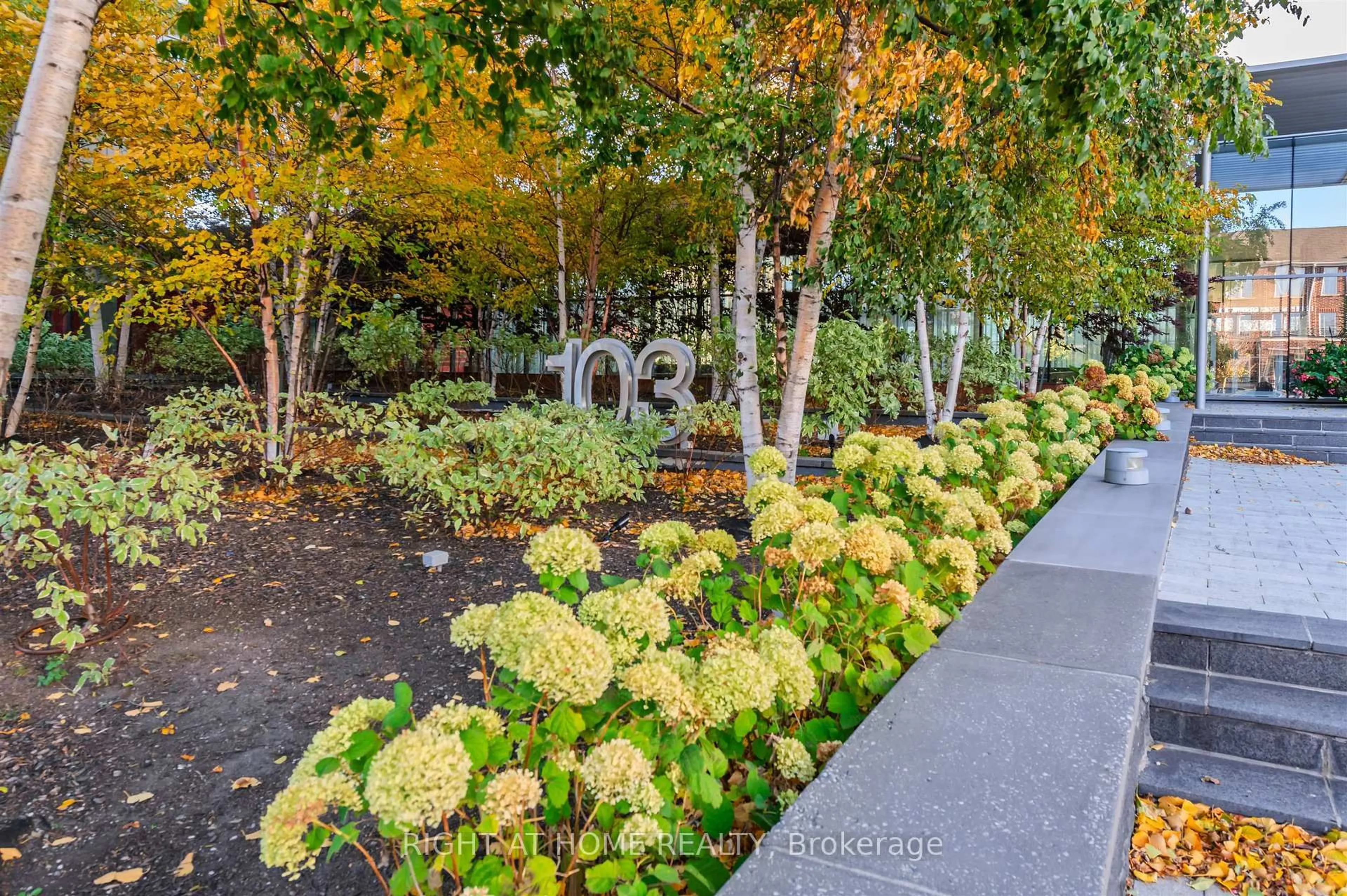 Patio, street for 103 The Queensway Ave #2616, Toronto Ontario M6S 5B3