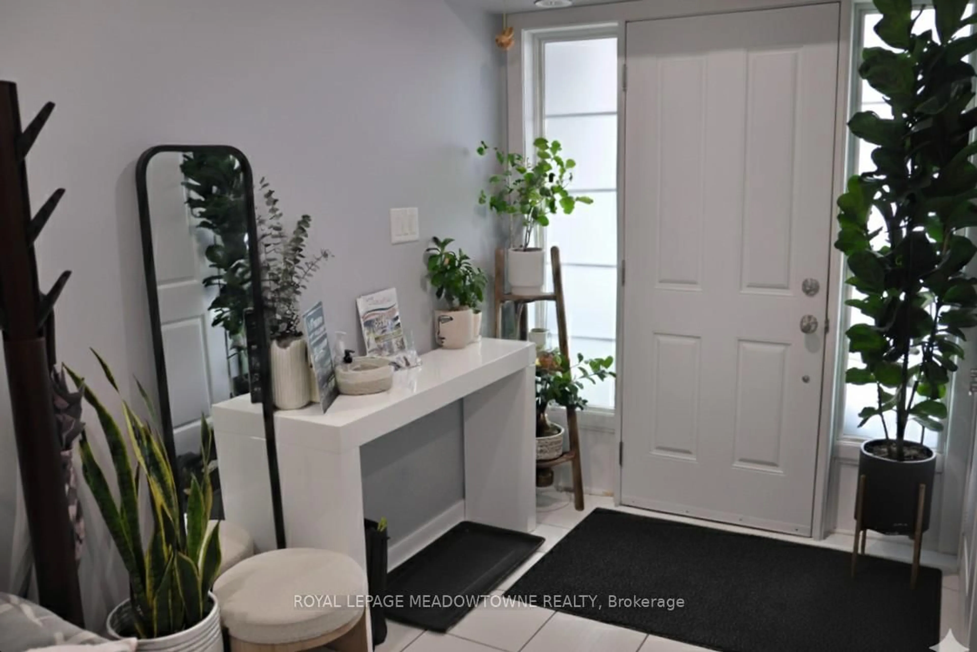 Indoor entryway for 60 Parrotta Dr #251, Toronto Ontario M9M 0E5