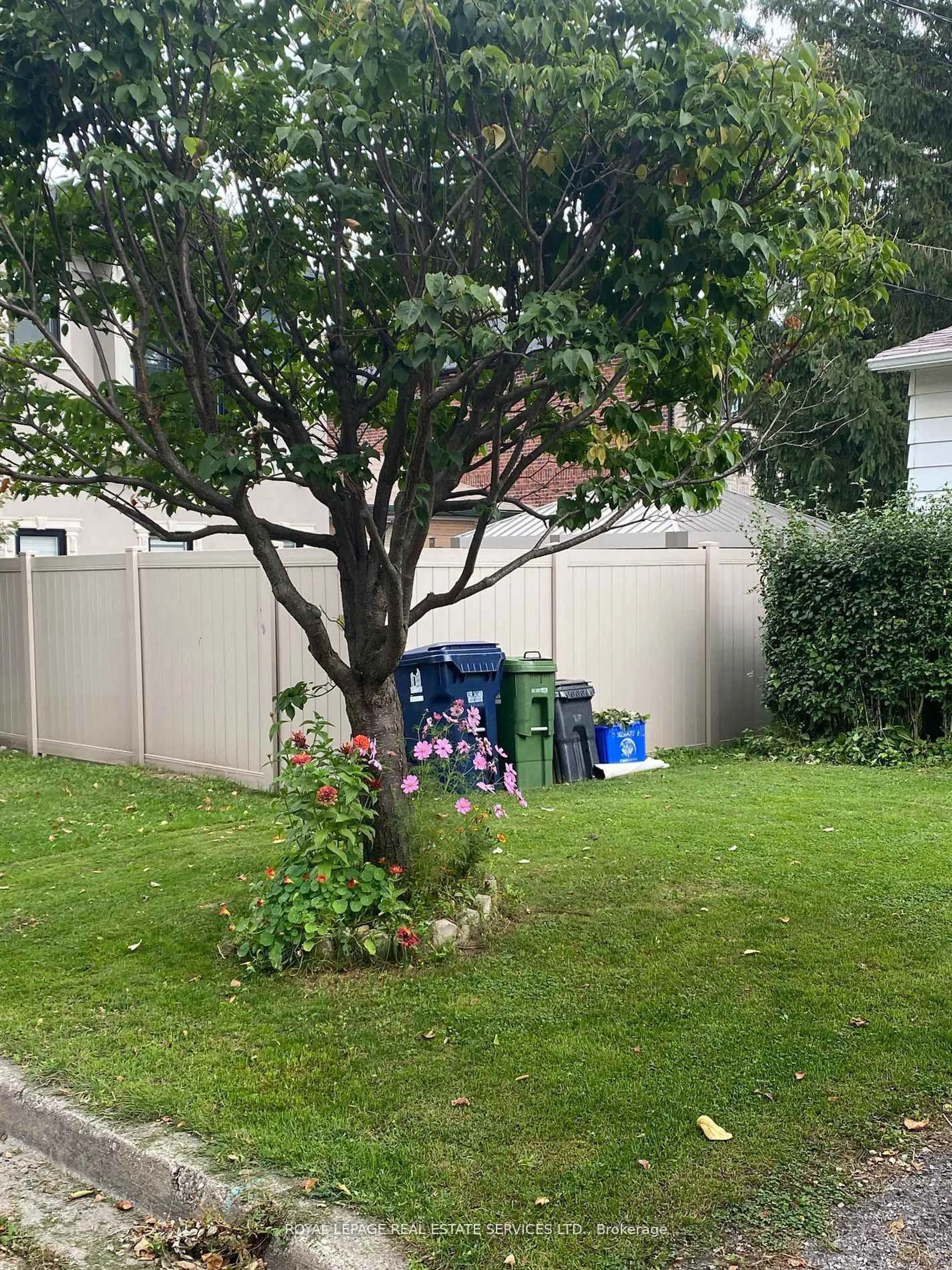 Shed for 33 Roxaline St, Toronto Ontario M9P 2Z1