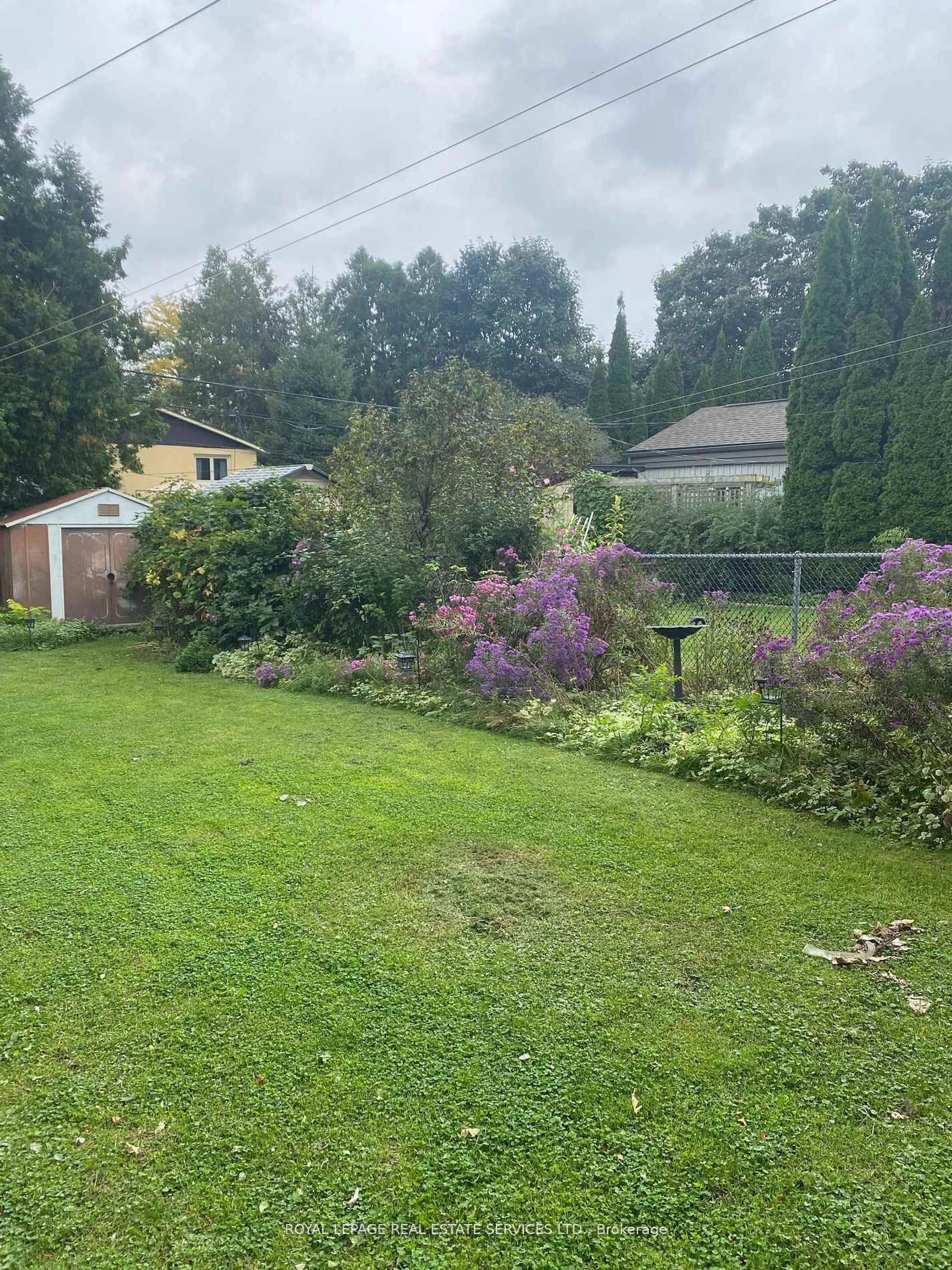 A pic from outside/outdoor area/front of a property/back of a property/a pic from drone, unknown for 33 Roxaline St, Toronto Ontario M9P 2Z1