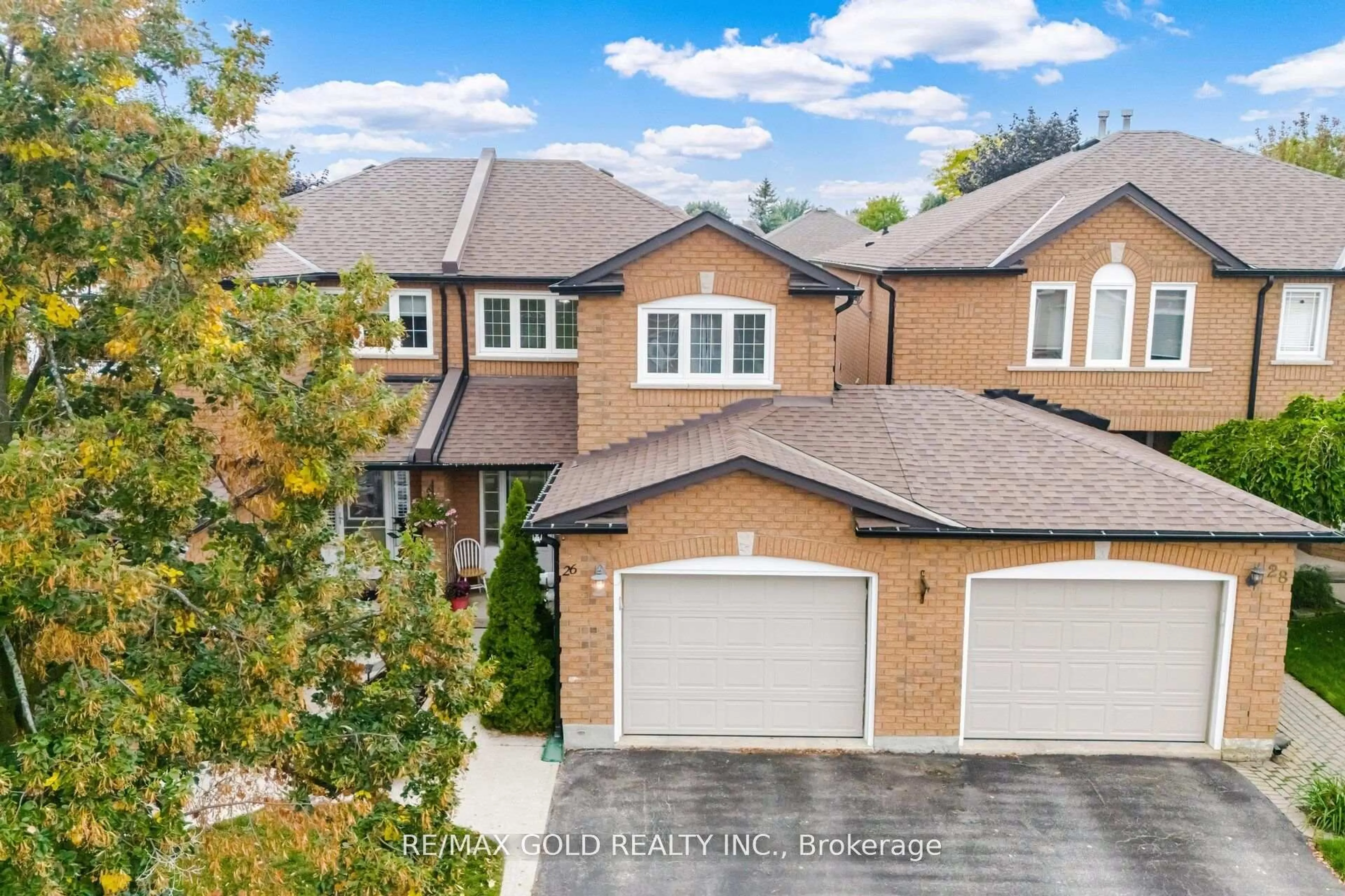 A pic from outside/outdoor area/front of a property/back of a property/a pic from drone, street for 26 Flemington Dr, Caledon Ontario L7C 1B5
