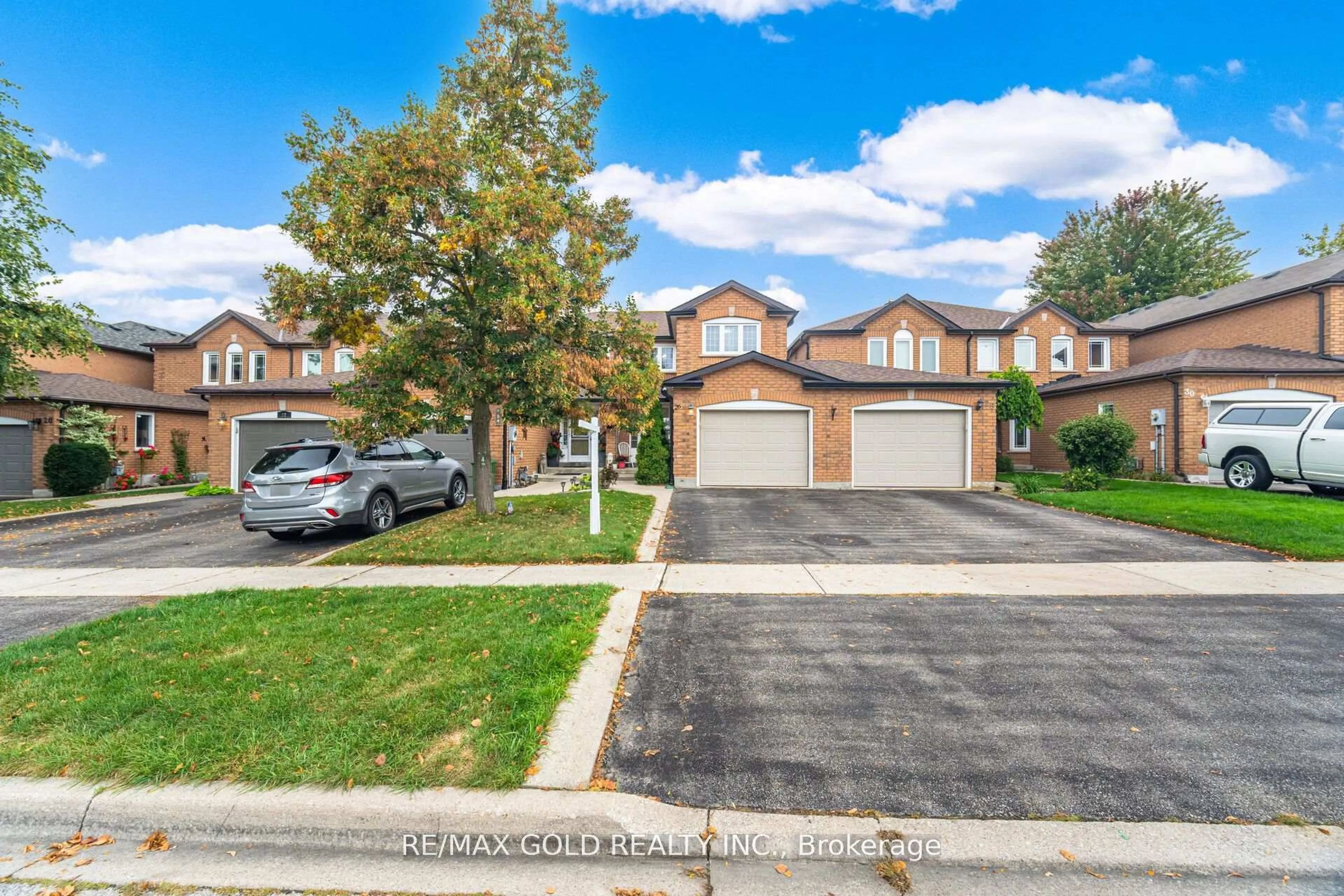 A pic from outside/outdoor area/front of a property/back of a property/a pic from drone, street for 26 Flemington Dr, Caledon Ontario L7C 1B5