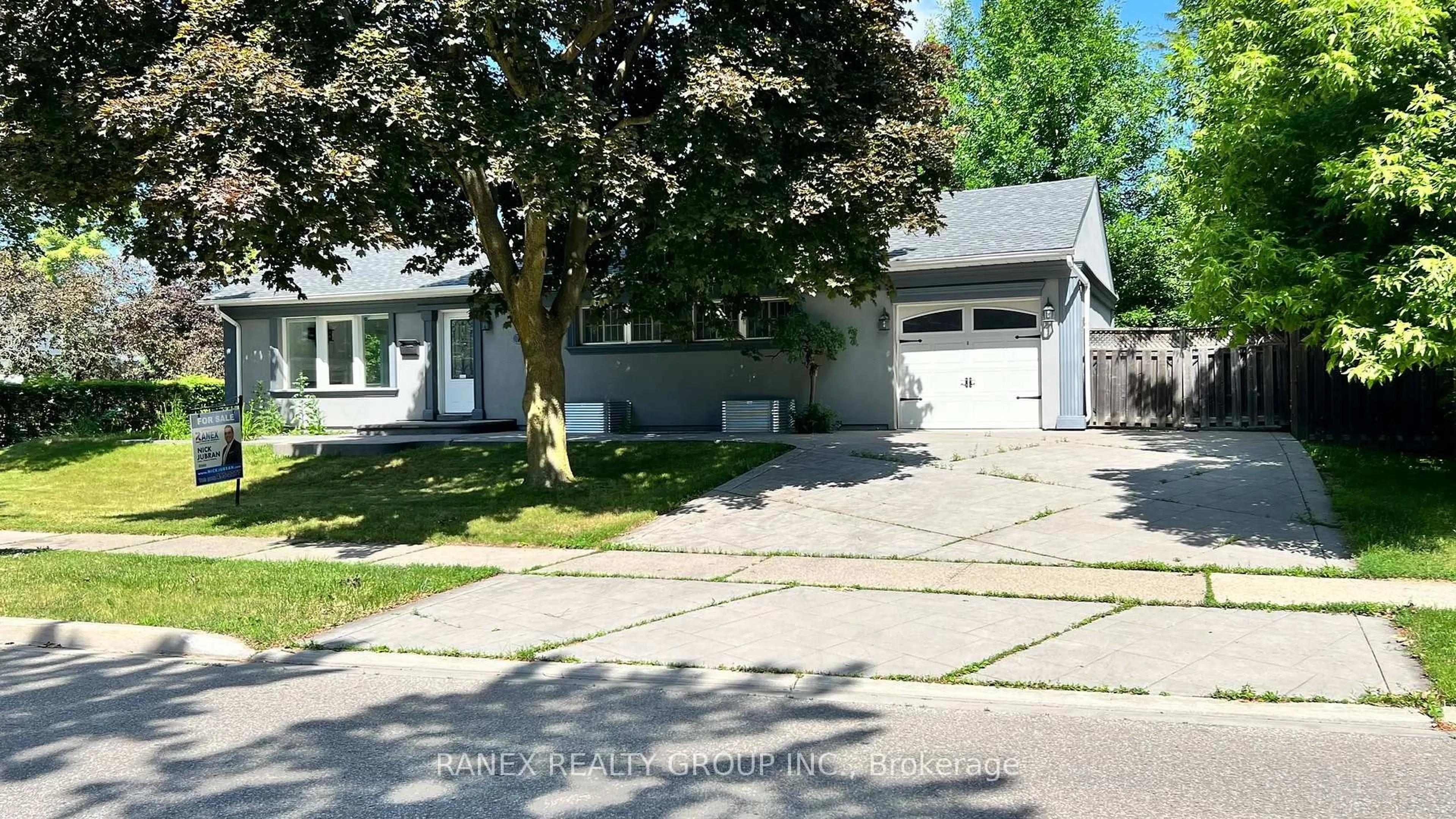 Home with vinyl exterior material, street for 76 Eldomar Ave, Brampton Ontario L6W 1R3