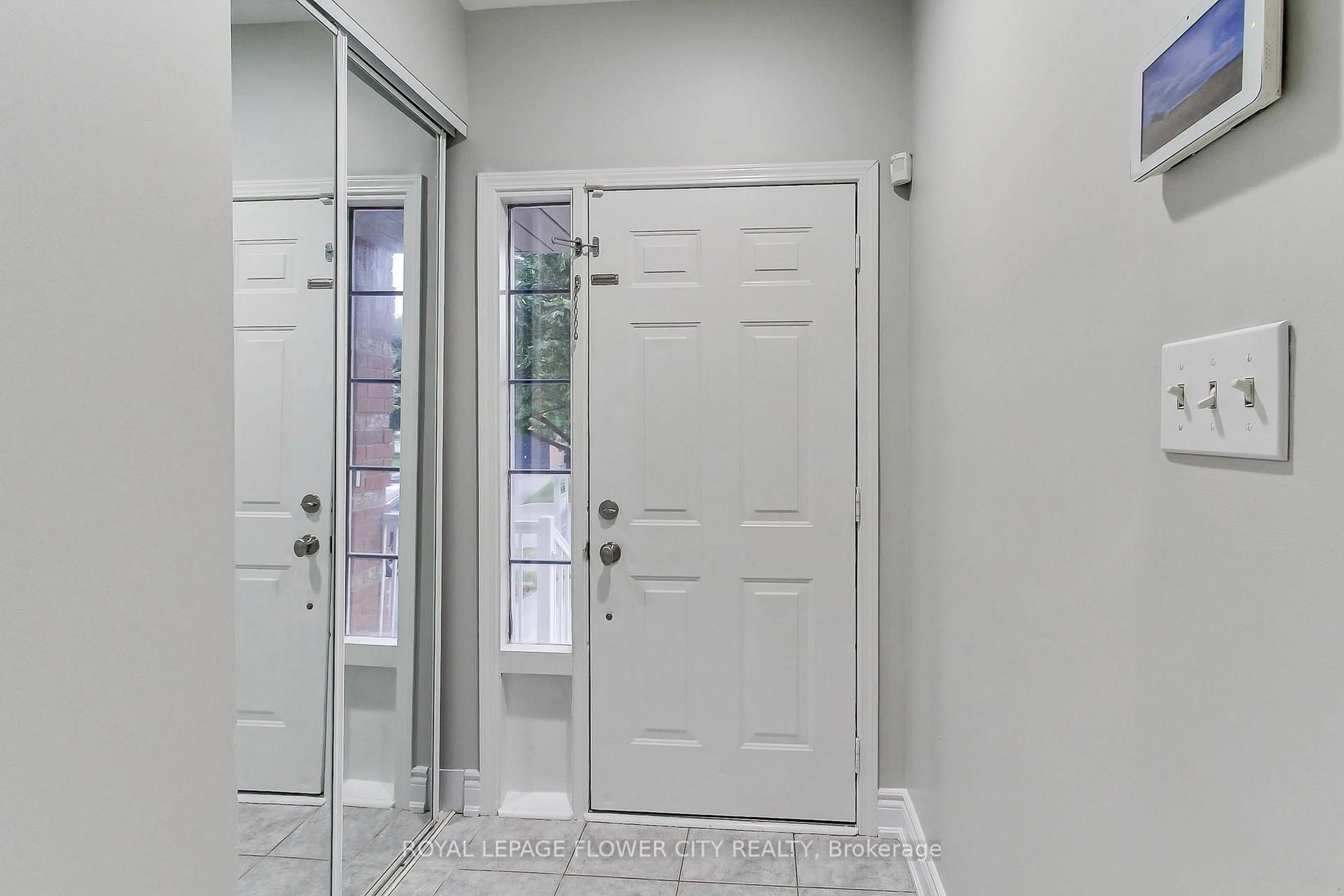 Indoor entryway for 6 Studebaker Tr, Brampton Ontario L7A 3A2