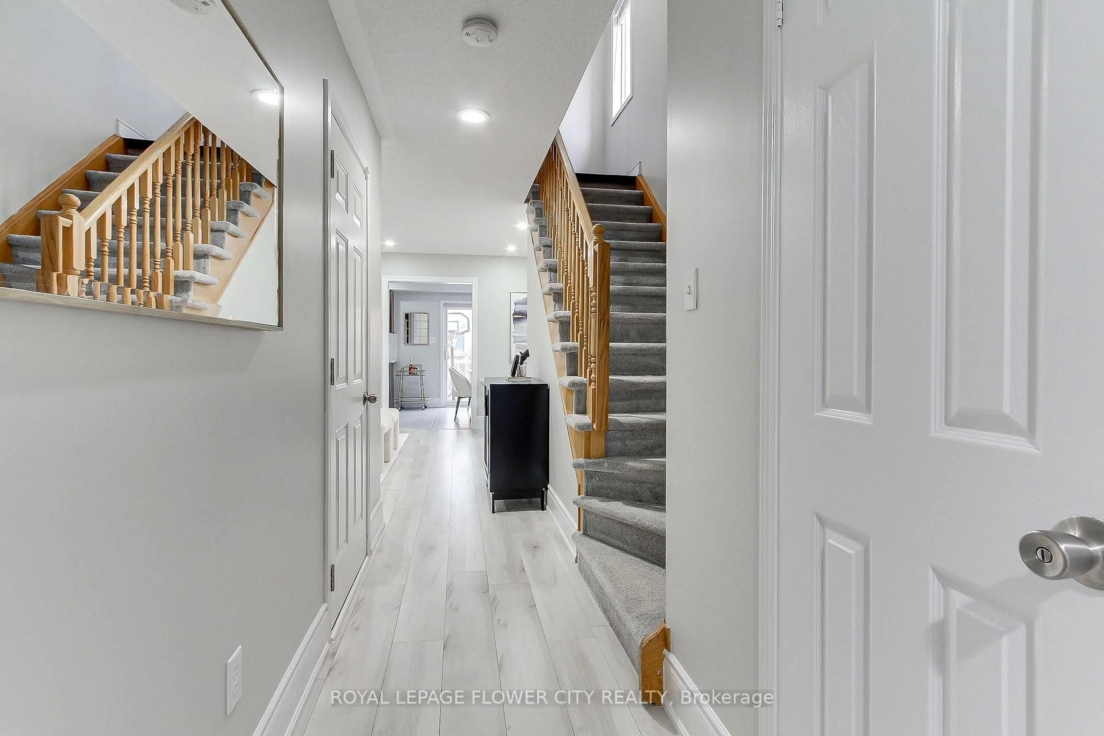 Indoor entryway for 6 Studebaker Tr, Brampton Ontario L7A 3A2