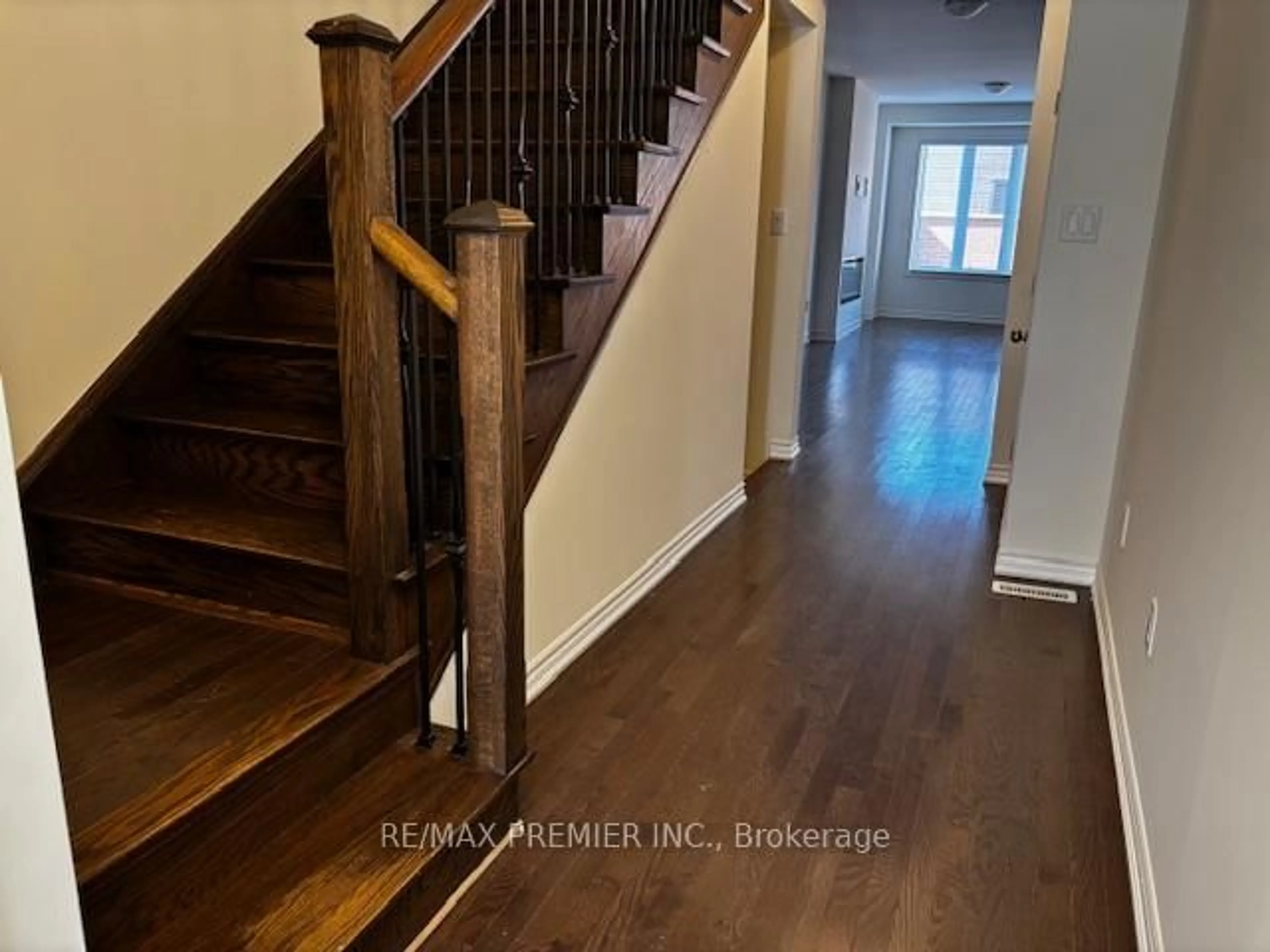 Indoor entryway for 10 Donald Ficht Cres, Brampton Ontario L7A 5H8