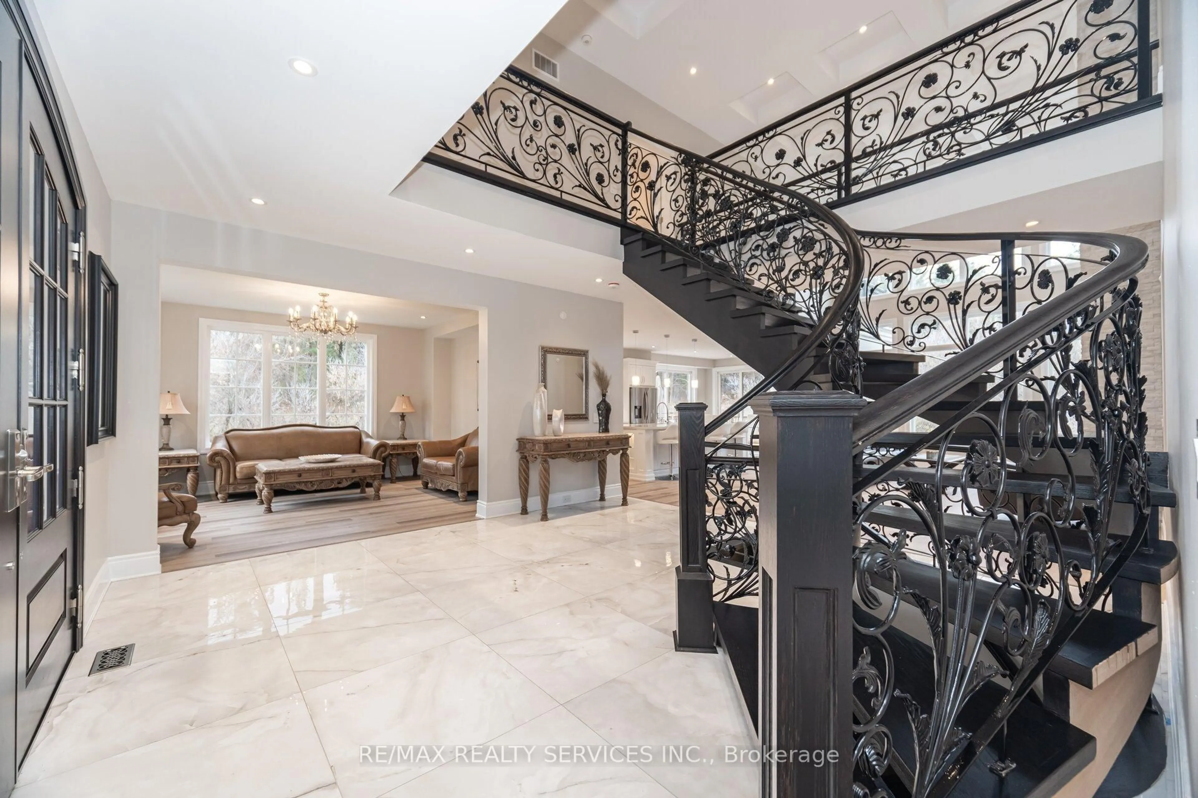 Indoor foyer for 17711 Humber Station Rd, Caledon Ontario L7E 3A7