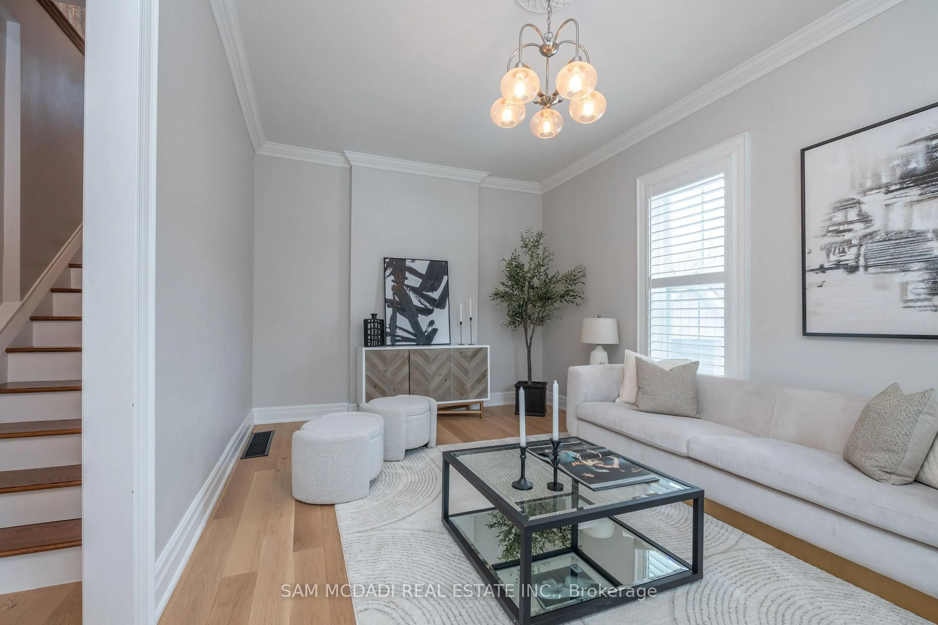 Living room with furniture, wood/laminate floor for 25 Victoria St, Milton Ontario L9T 1S5