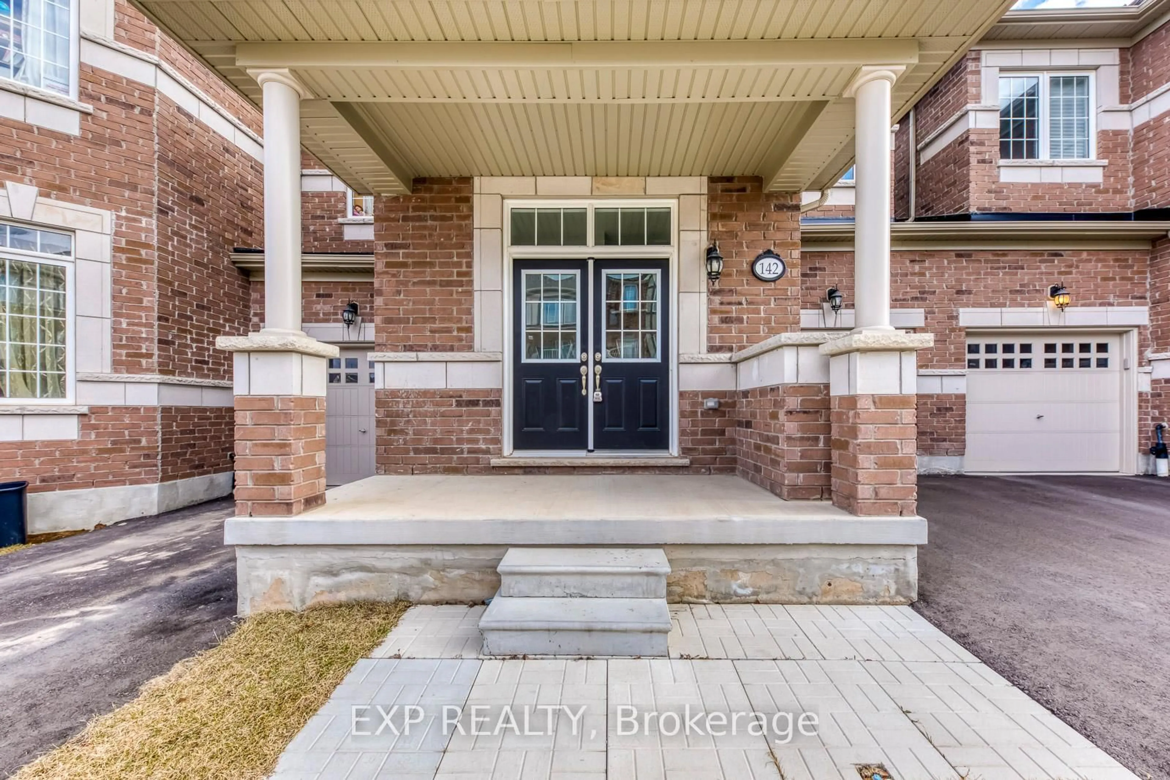 Indoor entryway for 142 Toucan Tr, Oakville Ontario L6H 0Y2