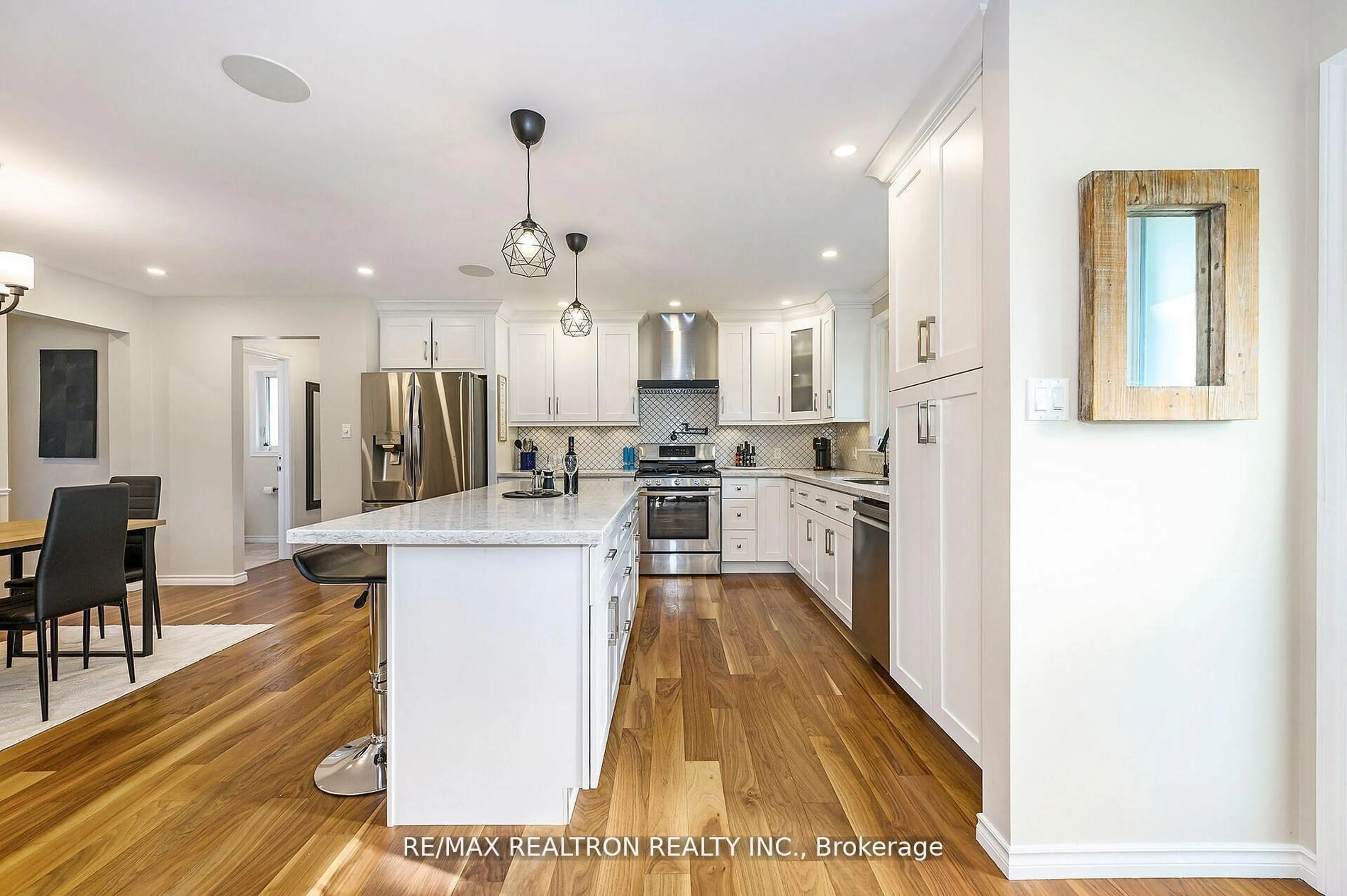 Open concept kitchen, wood/laminate floor for 5472 Randolph Cres, Burlington Ontario L7L 3C5