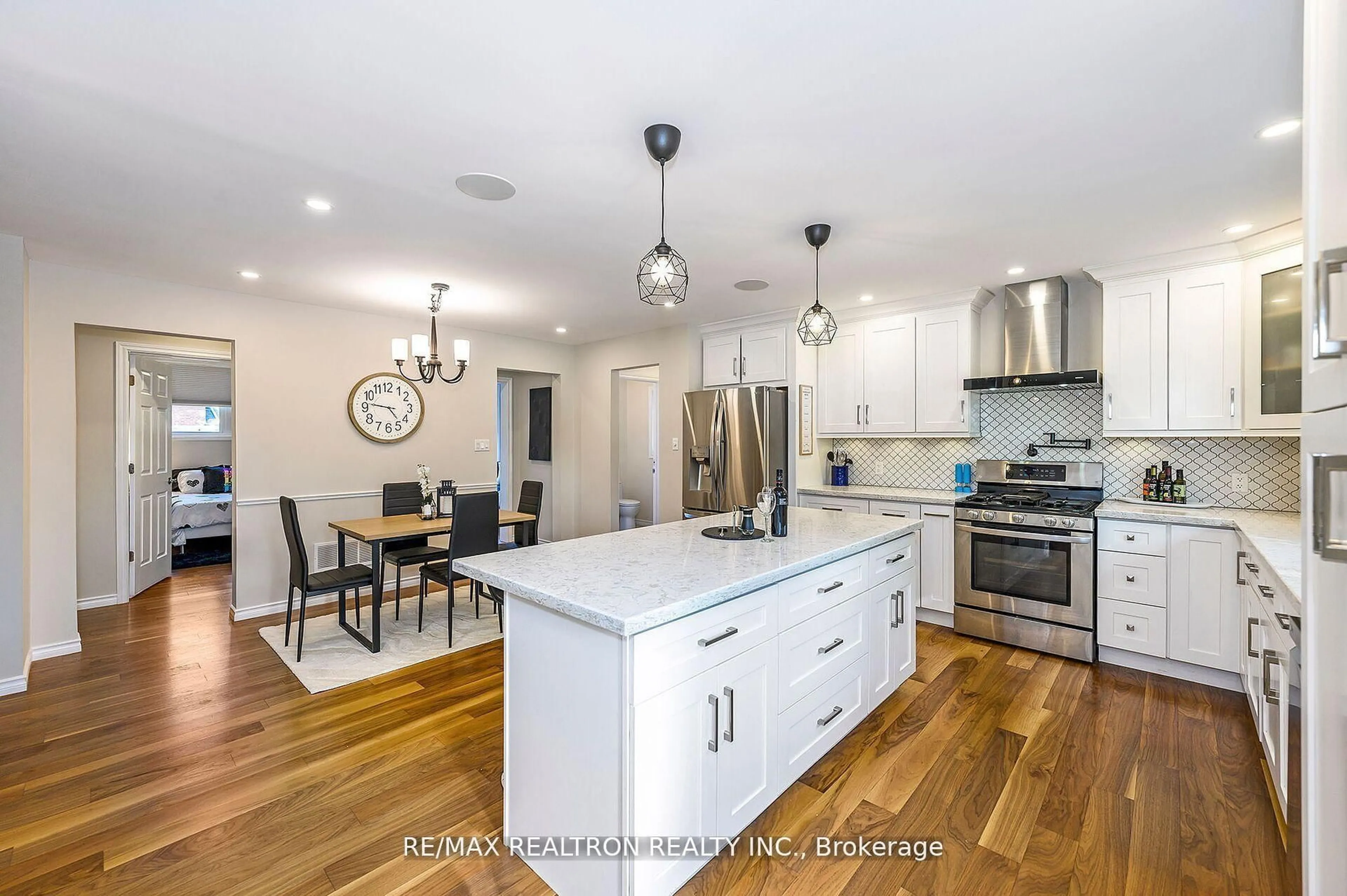Open concept kitchen, unknown for 5472 Randolph Cres, Burlington Ontario L7L 3C5