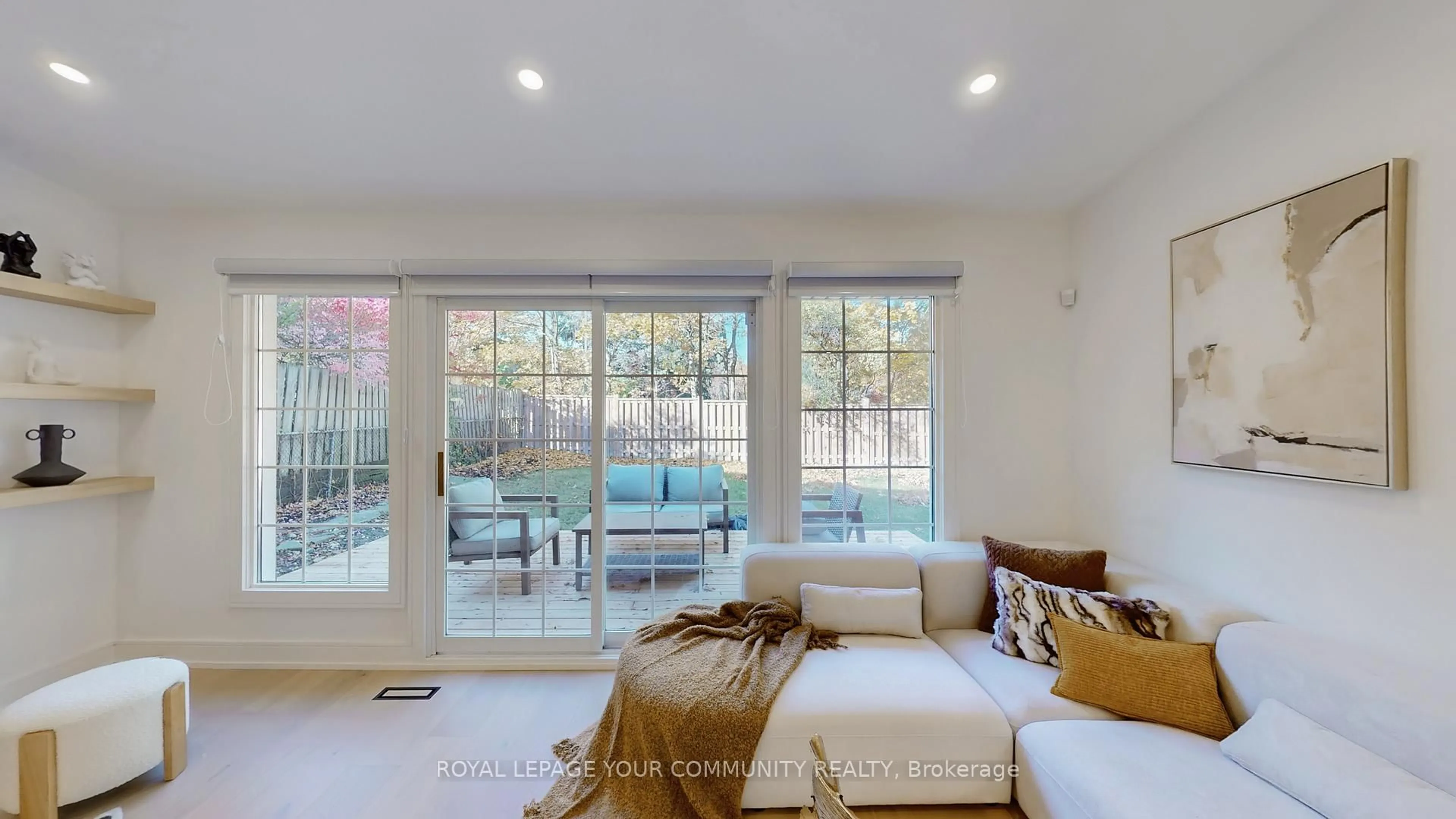 Living room with furniture, unknown for 4115 Marigold Cres, Mississauga Ontario L5L 2A4