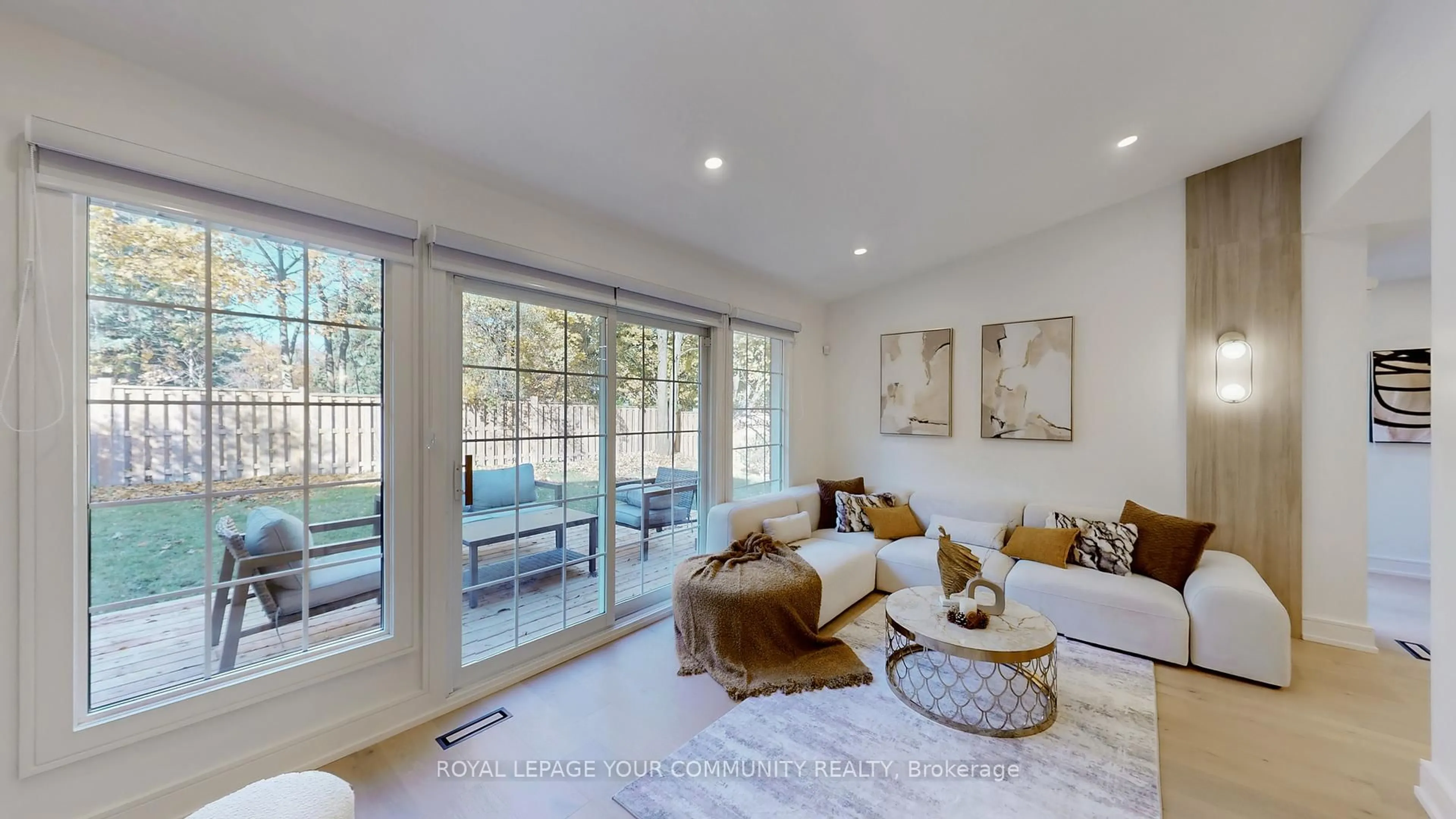 Living room with furniture, unknown for 4115 Marigold Cres, Mississauga Ontario L5L 2A4