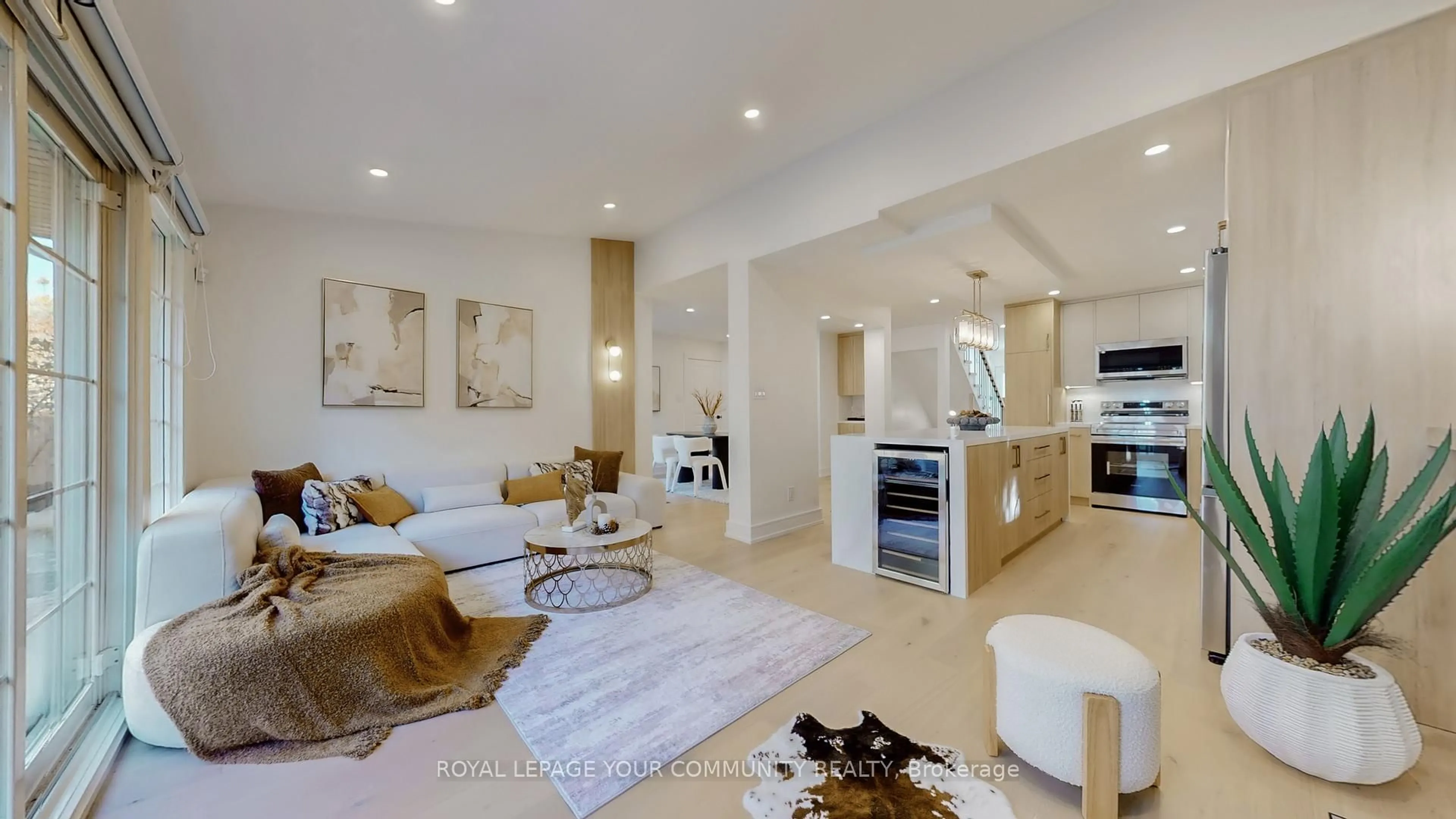 Living room with furniture, unknown for 4115 Marigold Cres, Mississauga Ontario L5L 2A4