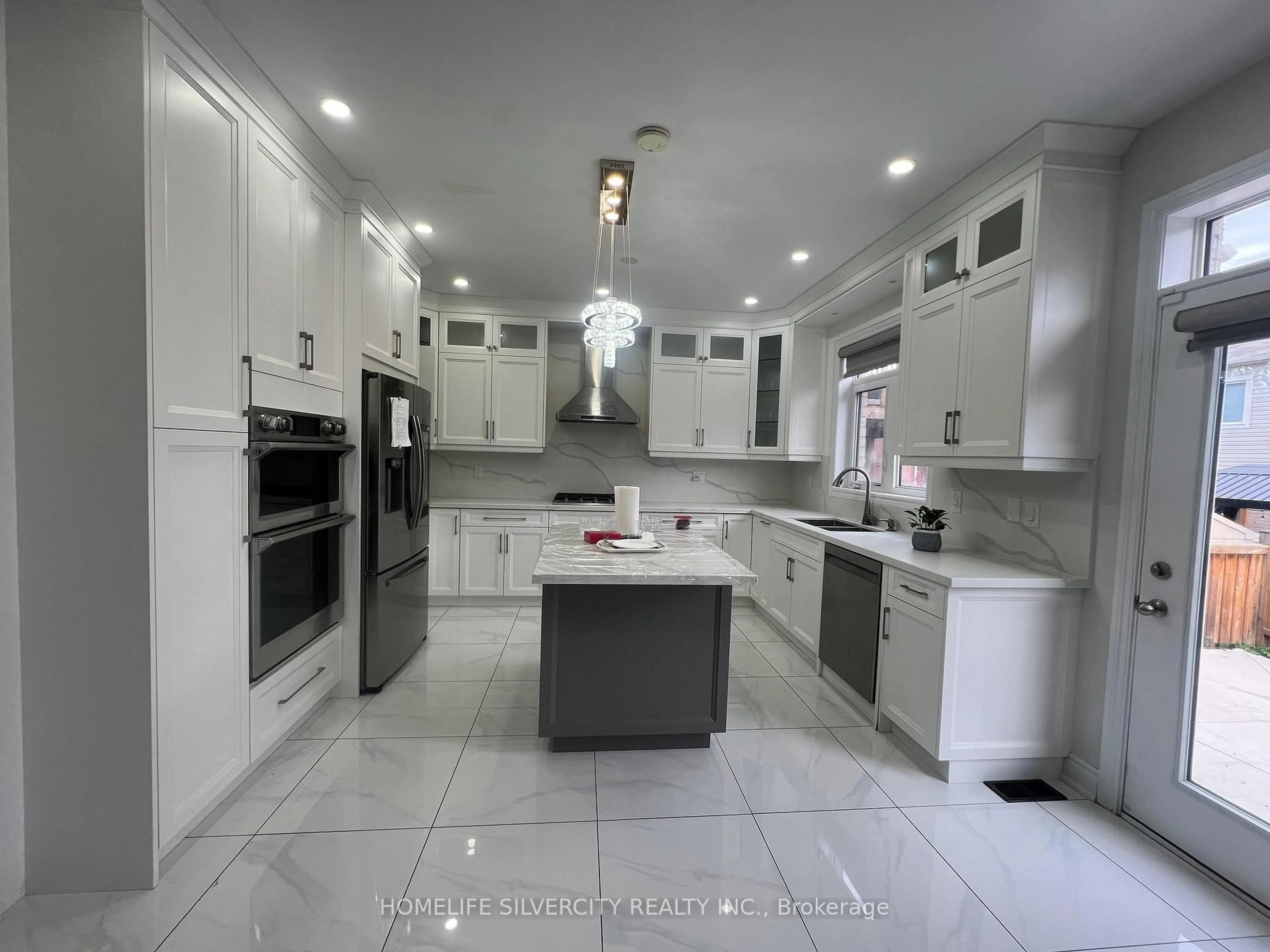 Contemporary kitchen, ceramic/tile floor for 88 Roulette Cres, Brampton Ontario L7A 4R6