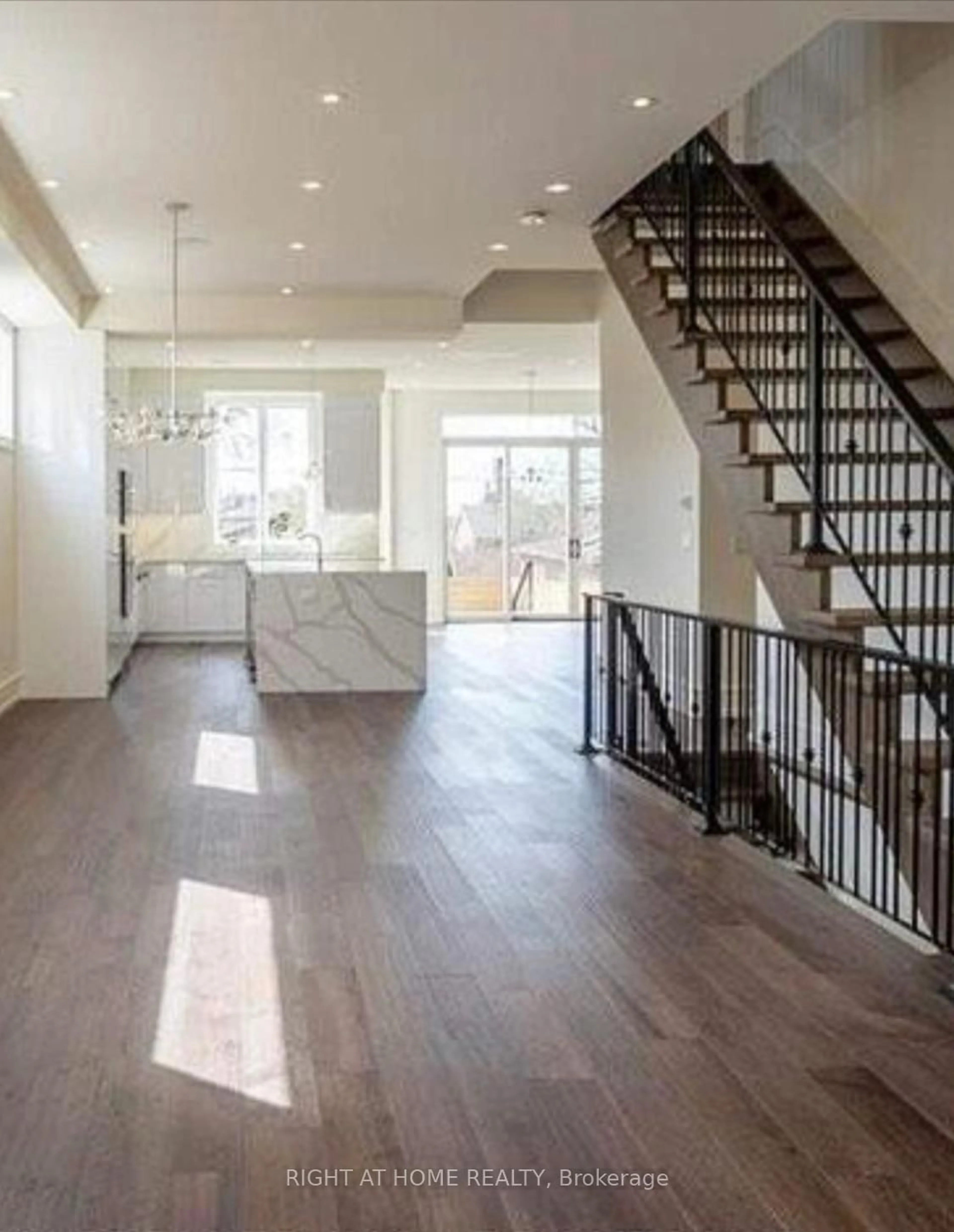 Indoor entryway for 33 Cartwright Ave, Toronto Ontario M6A 1T8