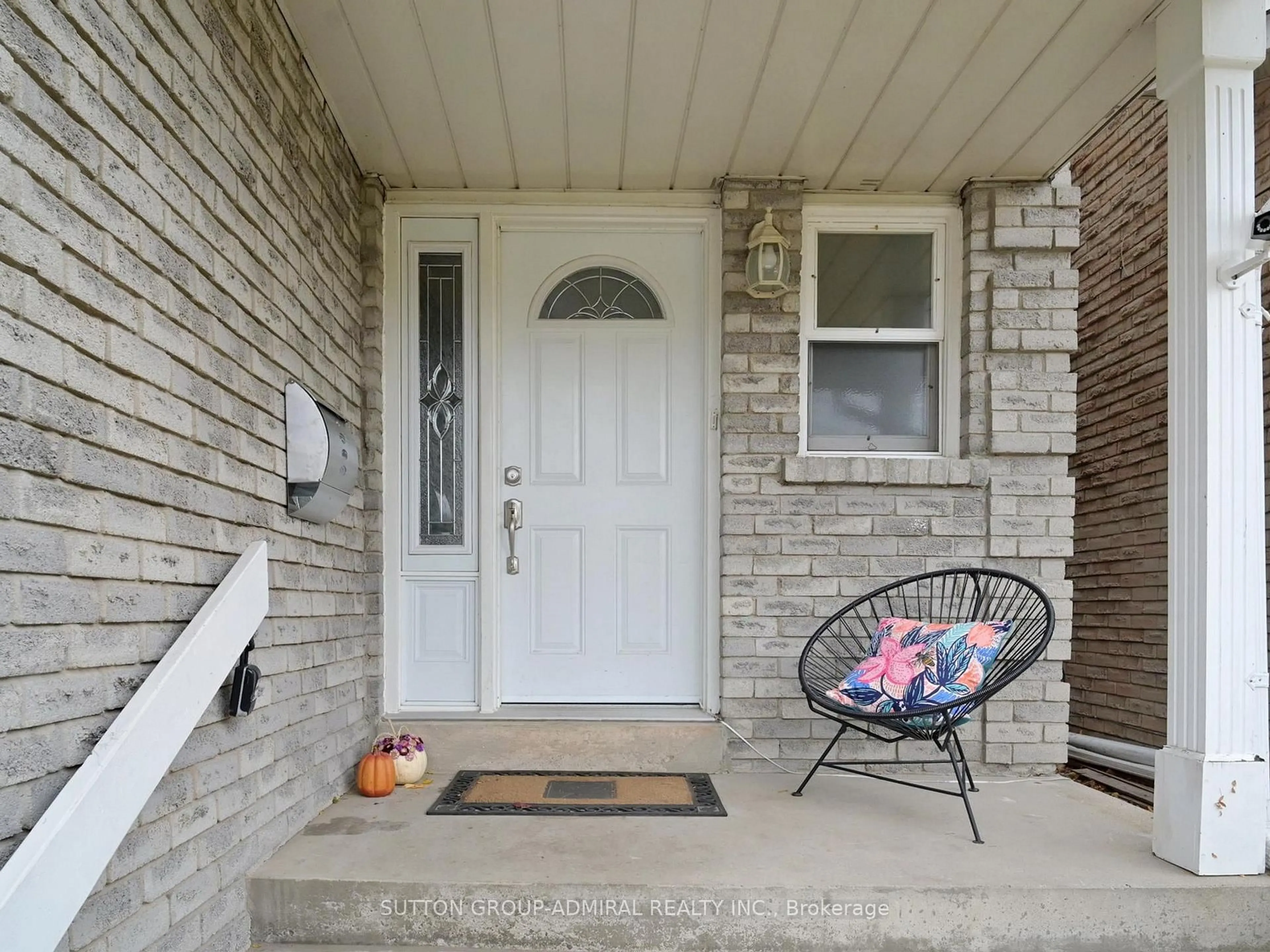 Indoor entryway for 3453 Hannibal Rd, Burlington Ontario L7M 1Z5
