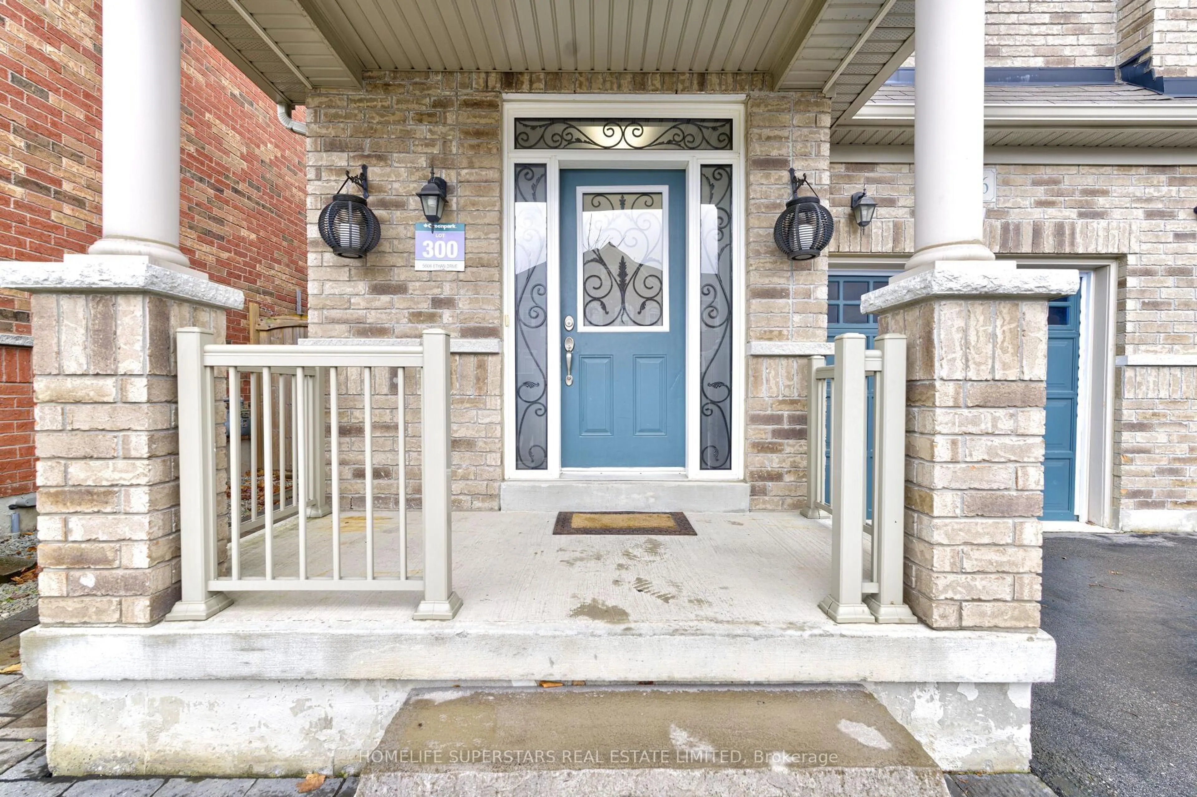 Indoor entryway for 5606 ETHAN DRIVE, Mississauga Ontario L5M 0N2