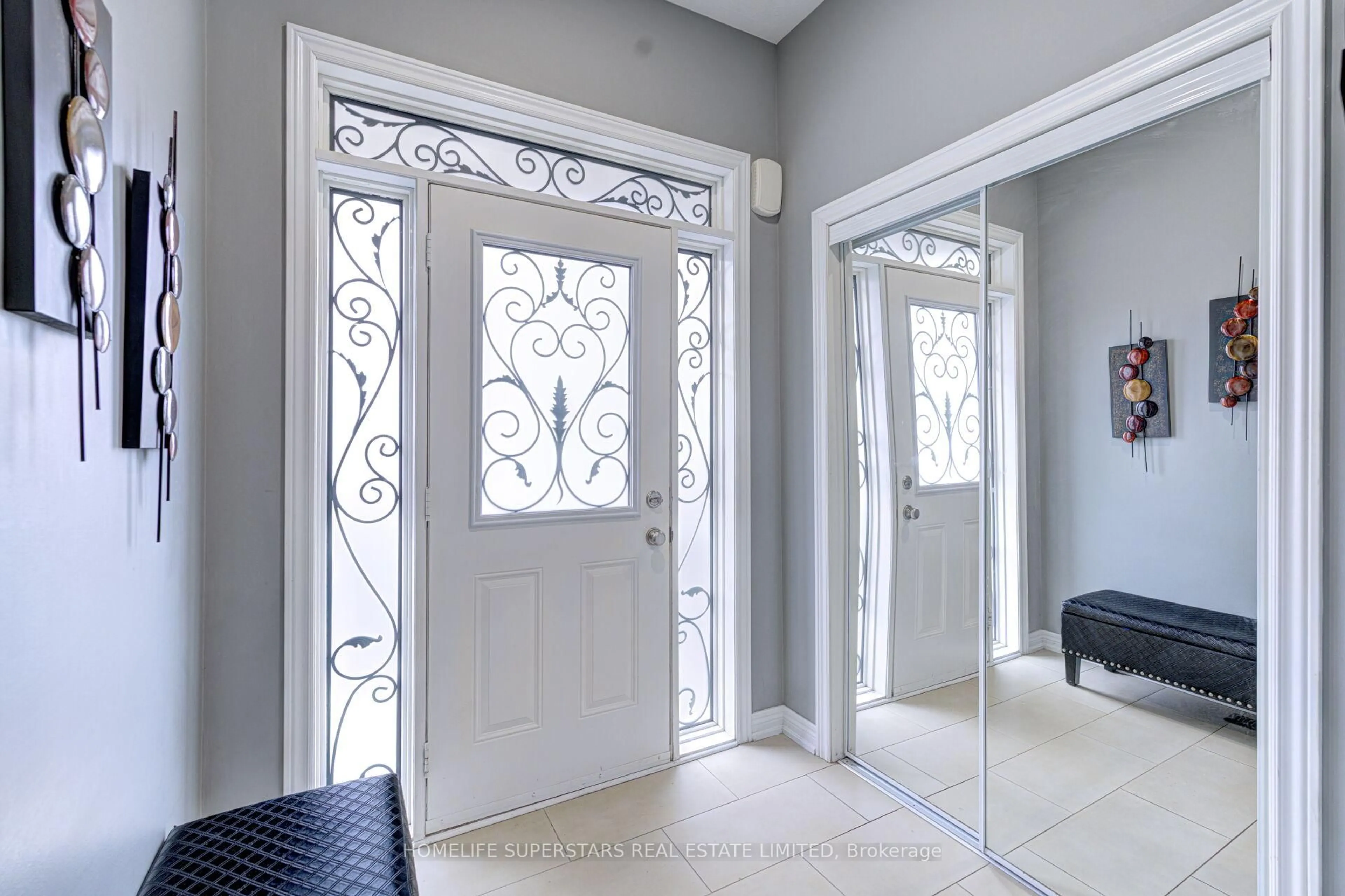 Indoor entryway for 5606 ETHAN DRIVE, Mississauga Ontario L5M 0N2