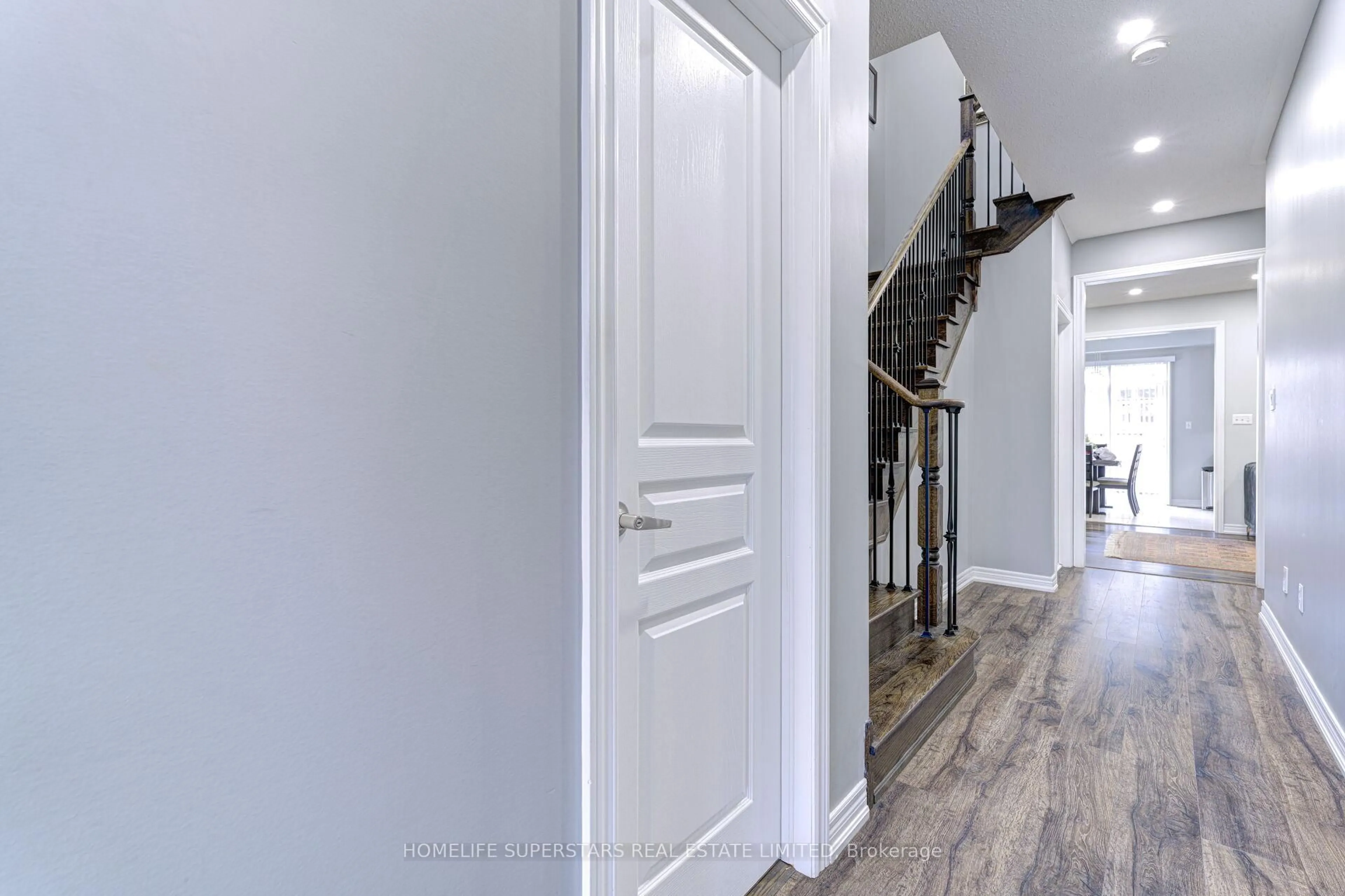 Indoor entryway for 5606 ETHAN DRIVE, Mississauga Ontario L5M 0N2