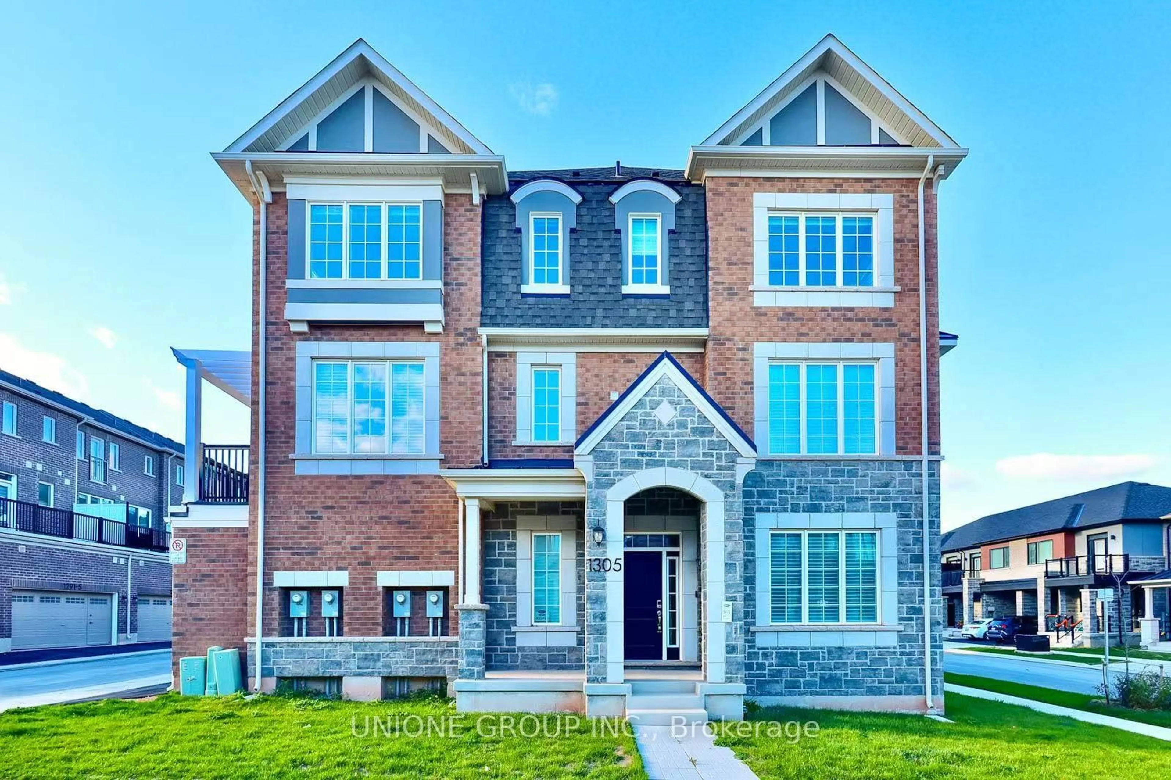 Home with brick exterior material, street for 1305 Courtleigh Tr, Oakville Ontario L6H 7Y2