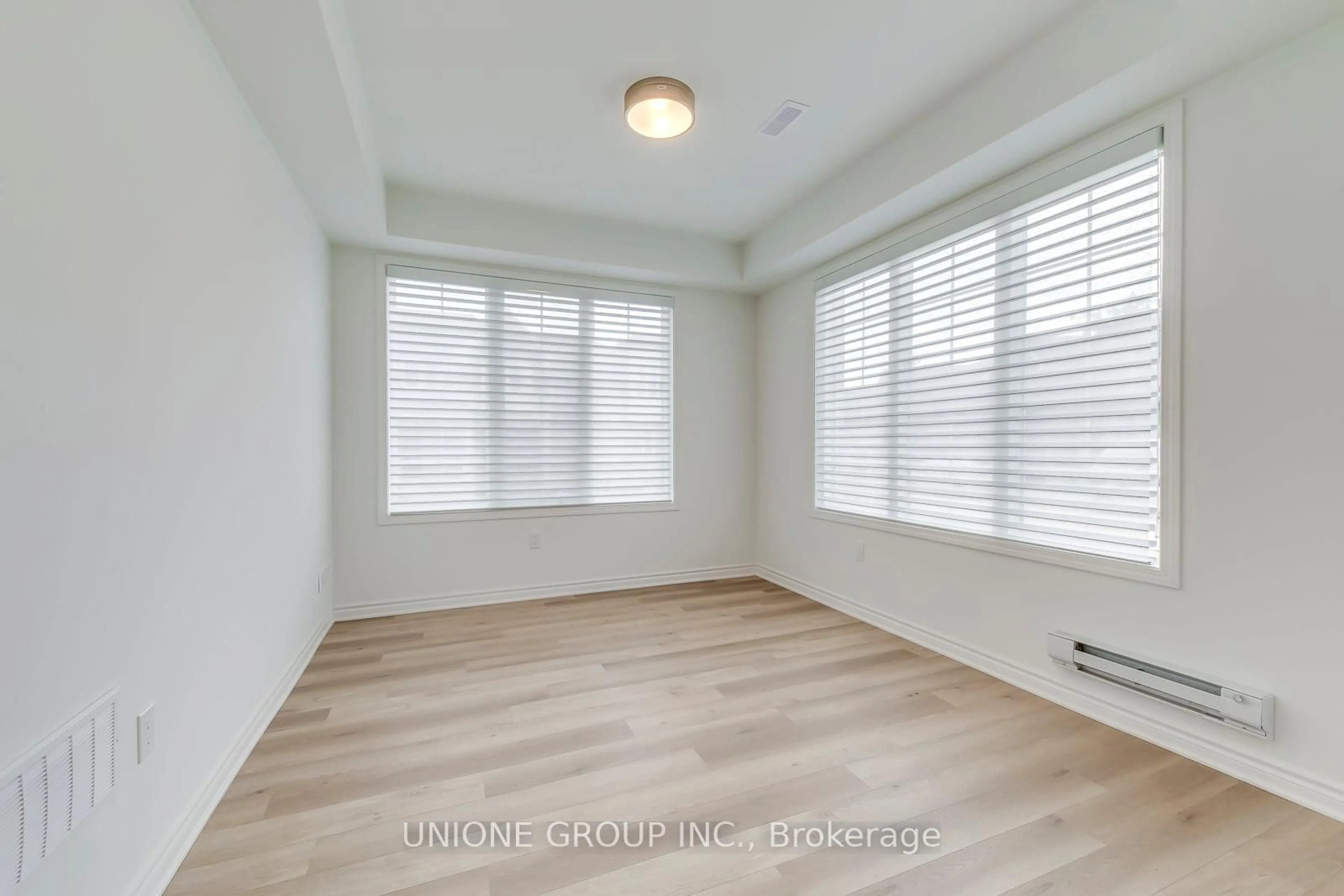 A pic of a room for 1305 Courtleigh Tr, Oakville Ontario L6H 7Y2