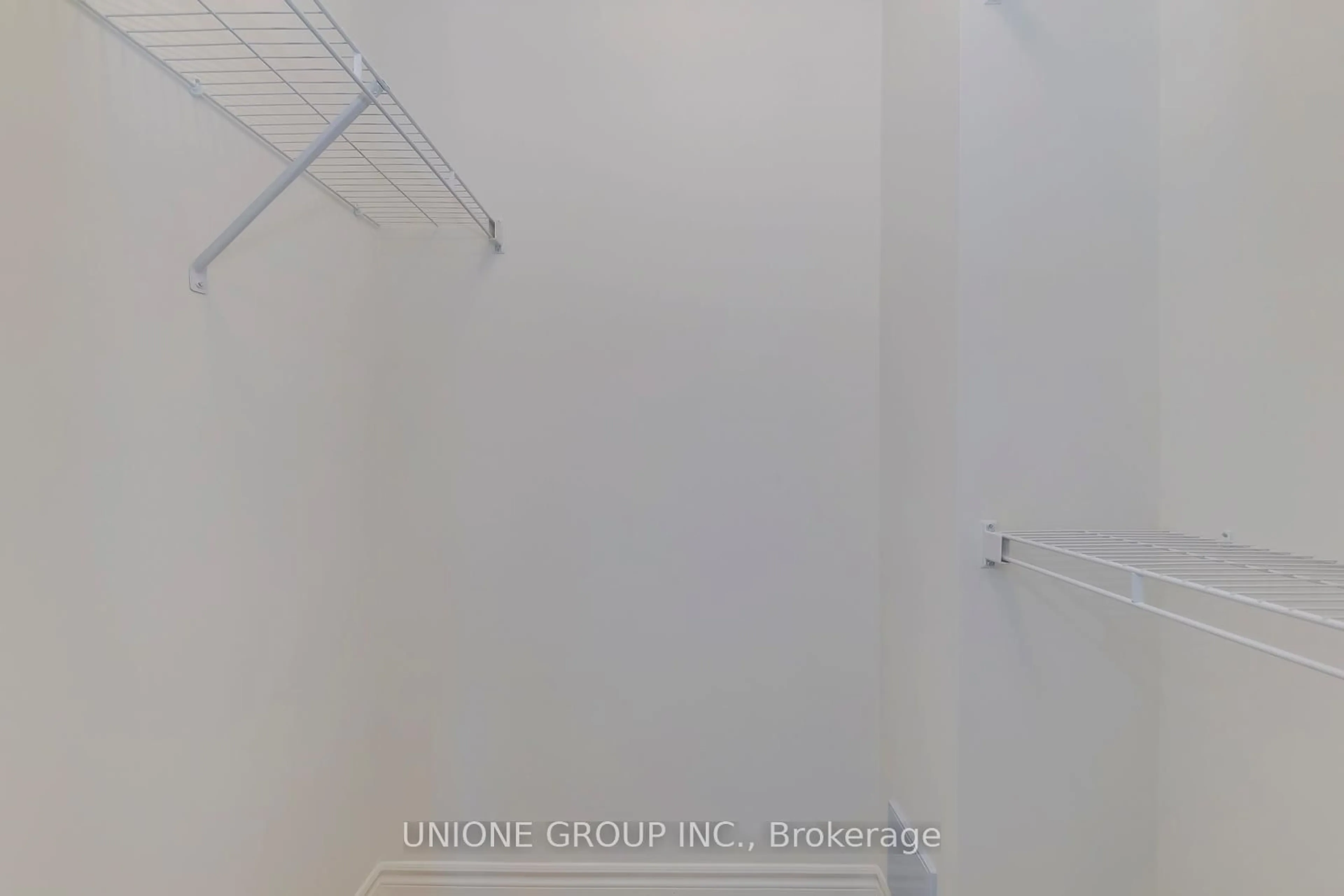 A pic of a room for 1305 Courtleigh Tr, Oakville Ontario L6H 7Y2