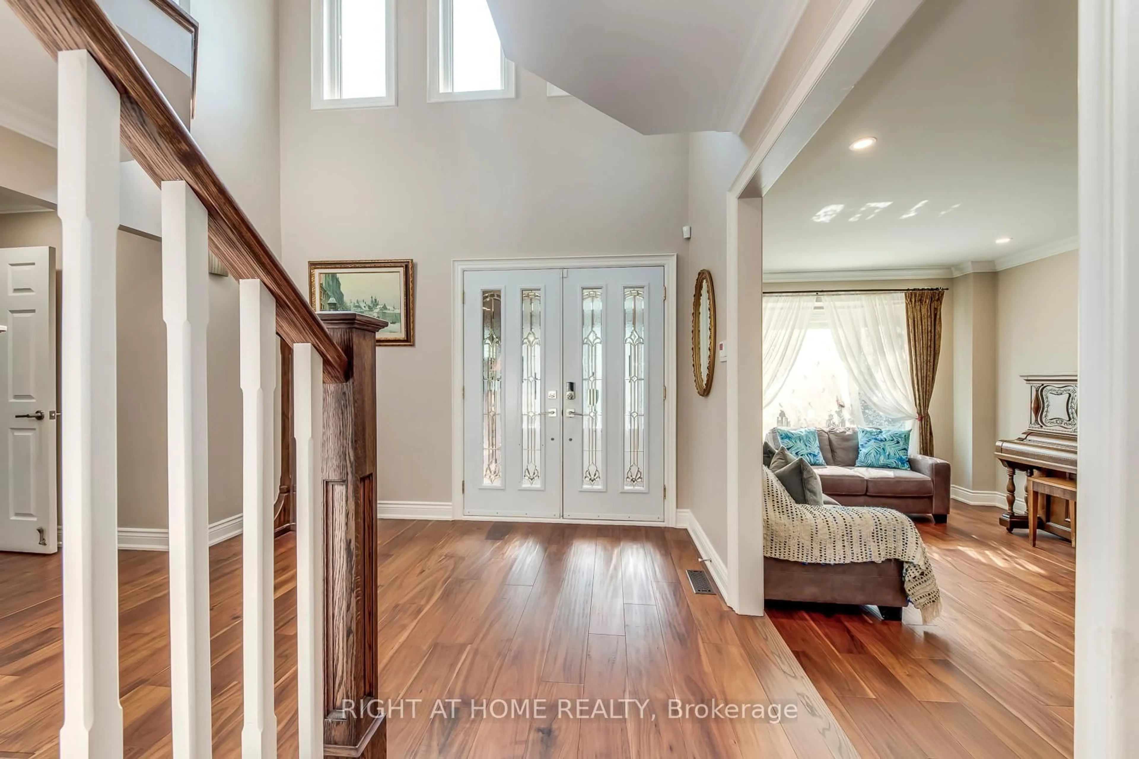 Indoor entryway for 1311 Playter Pl, Oakville Ontario L6M 2V1
