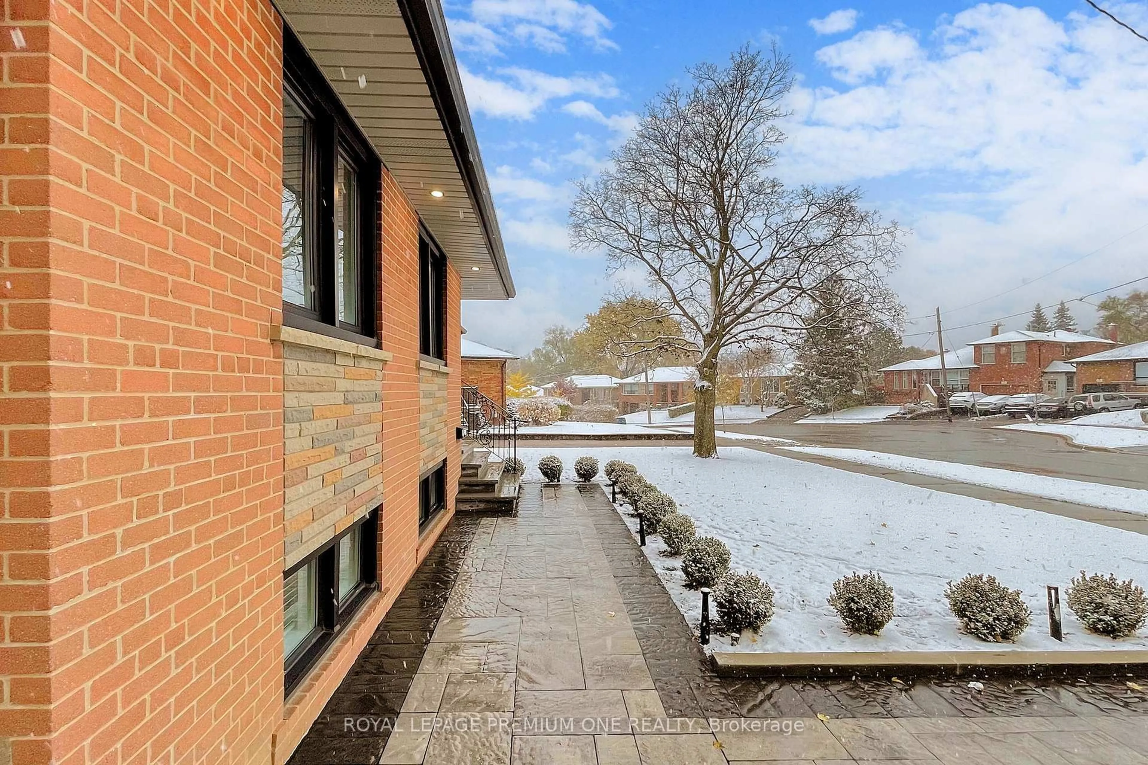 Patio, unknown for 76 Alhart Dr, Toronto Ontario M9V 2N4