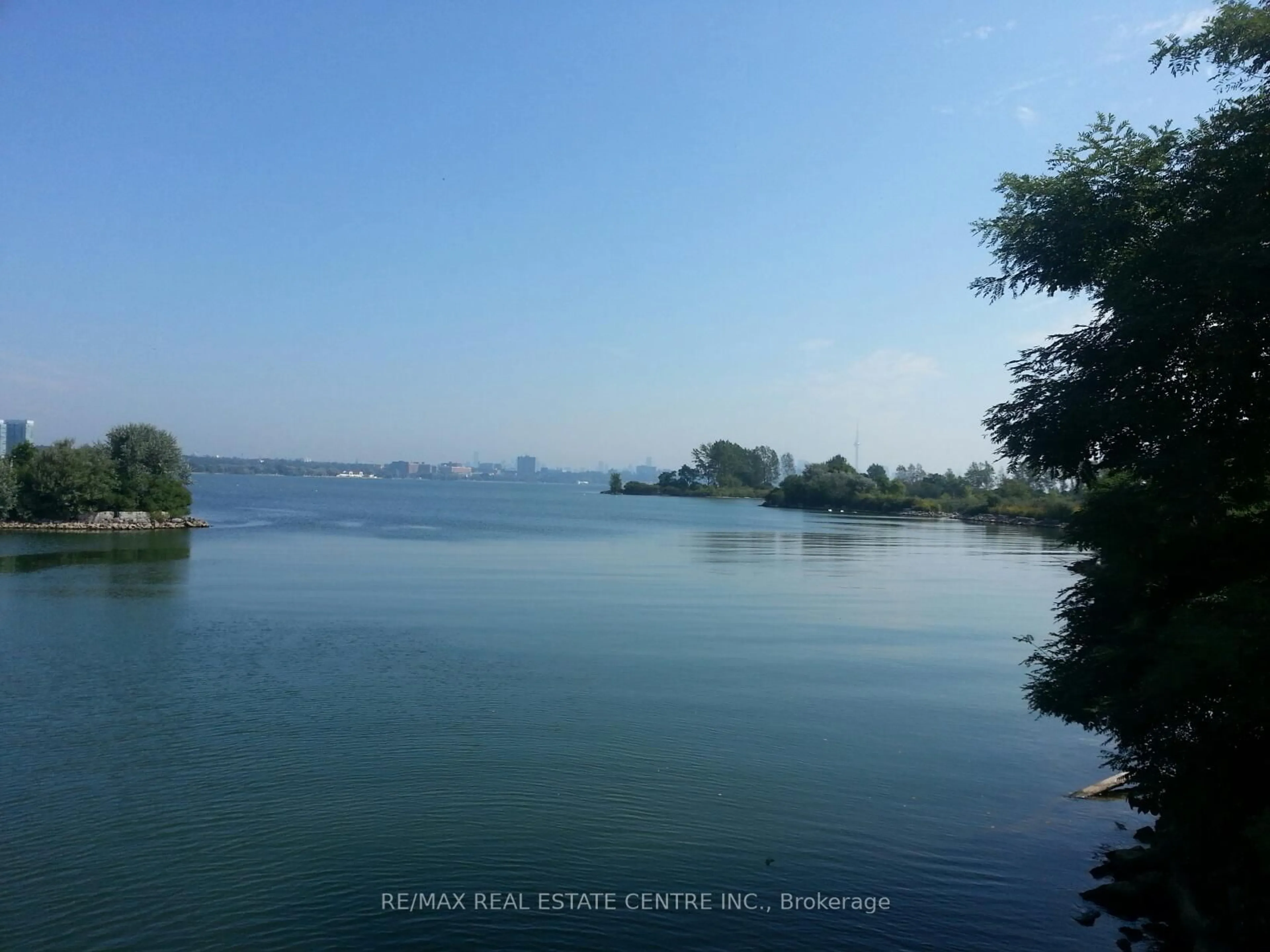 Blurry image for 2183 Lakeshore Blvd #2, Toronto Ontario M8V 0C7