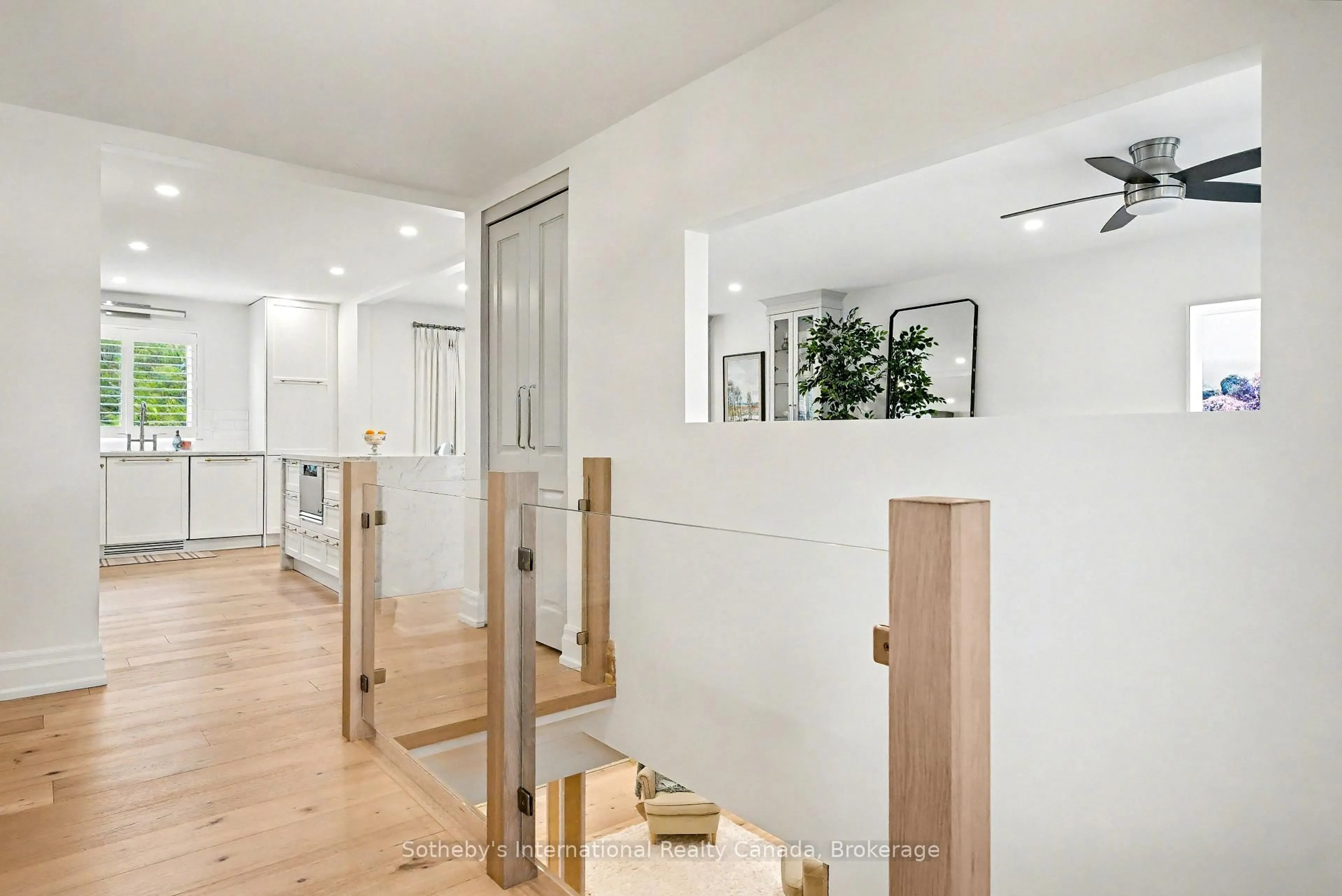 Indoor foyer for 5 Brawton Dr, Caledon Ontario L7E 0C9