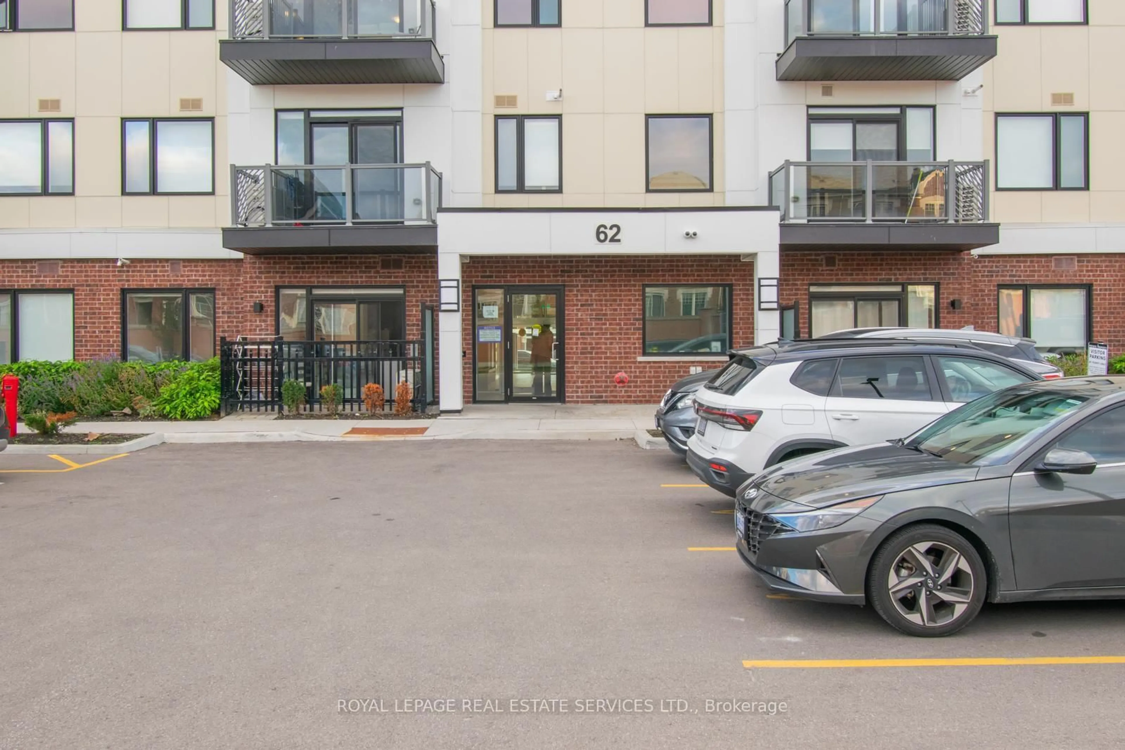 Patio, street for 62 Sky Harbour Dr #113, Brampton Ontario L6Y 0C1